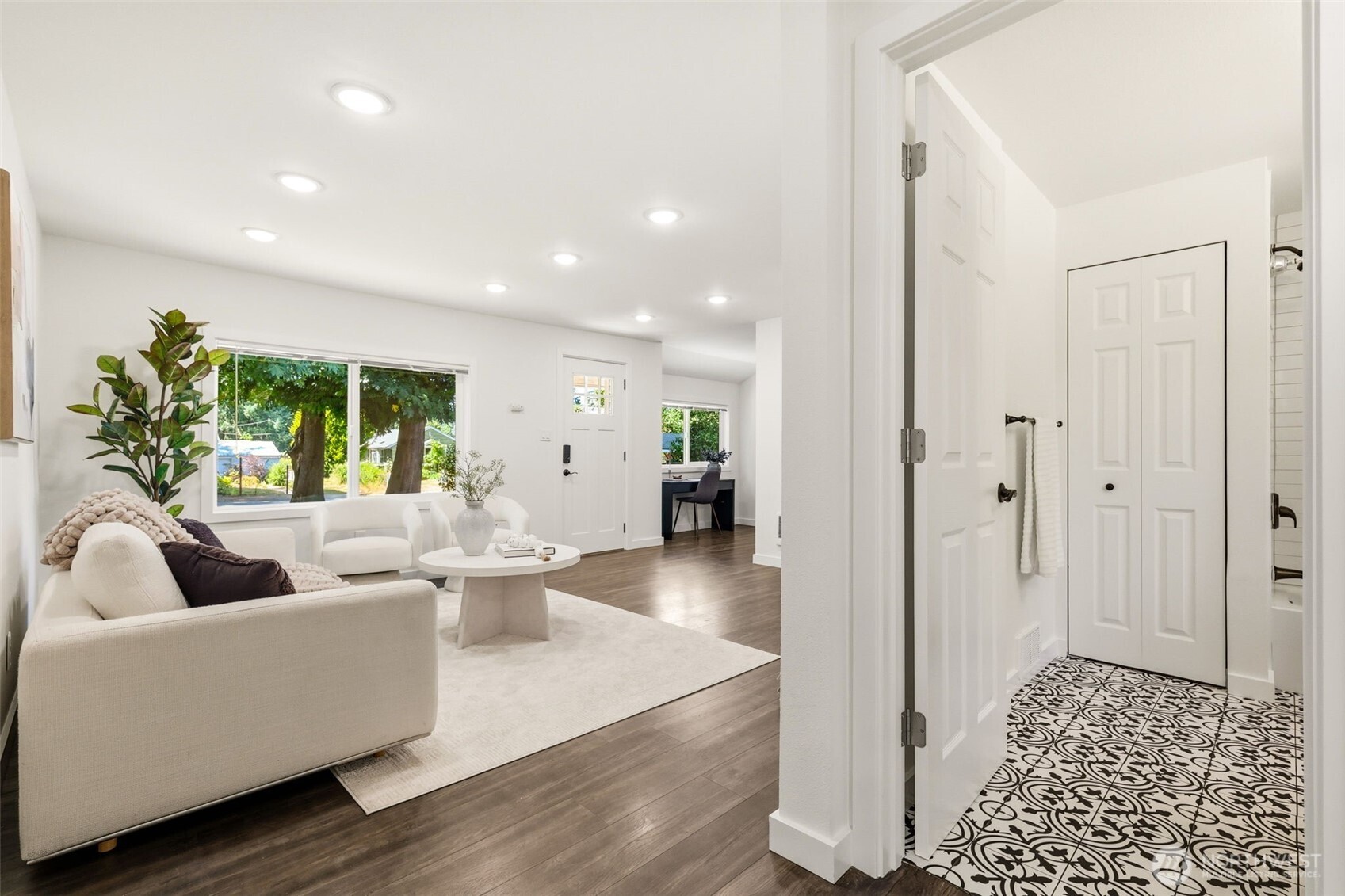 12042 14th Avenue Property Photo 6