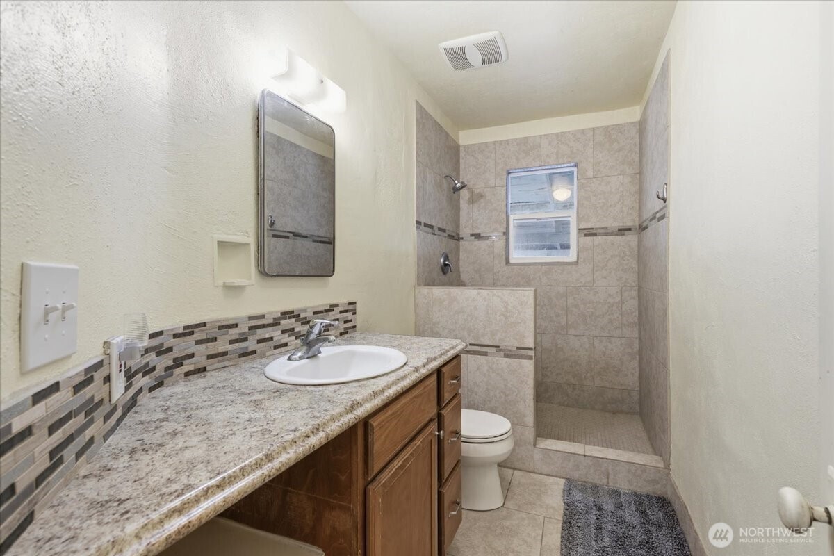214 A Street Property Photo 8