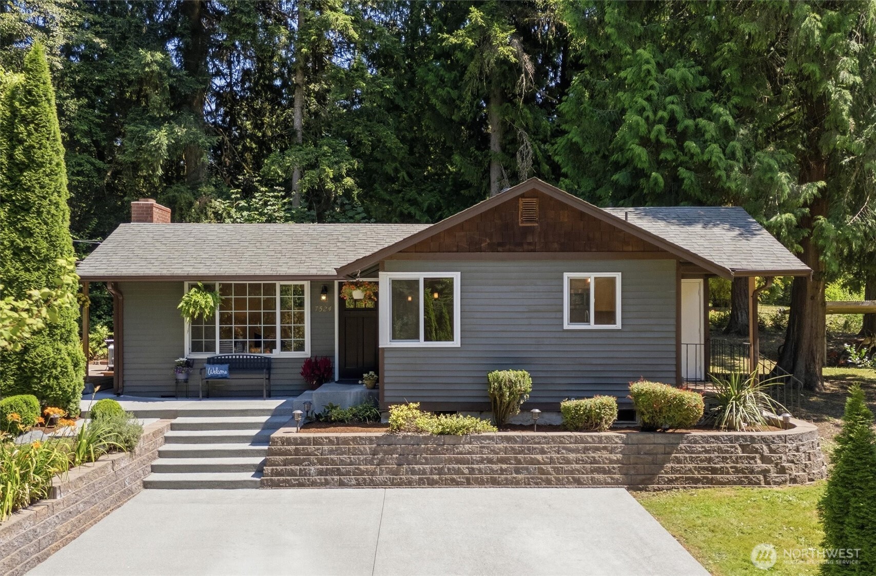 7524 Maltby Road Property Photo 1