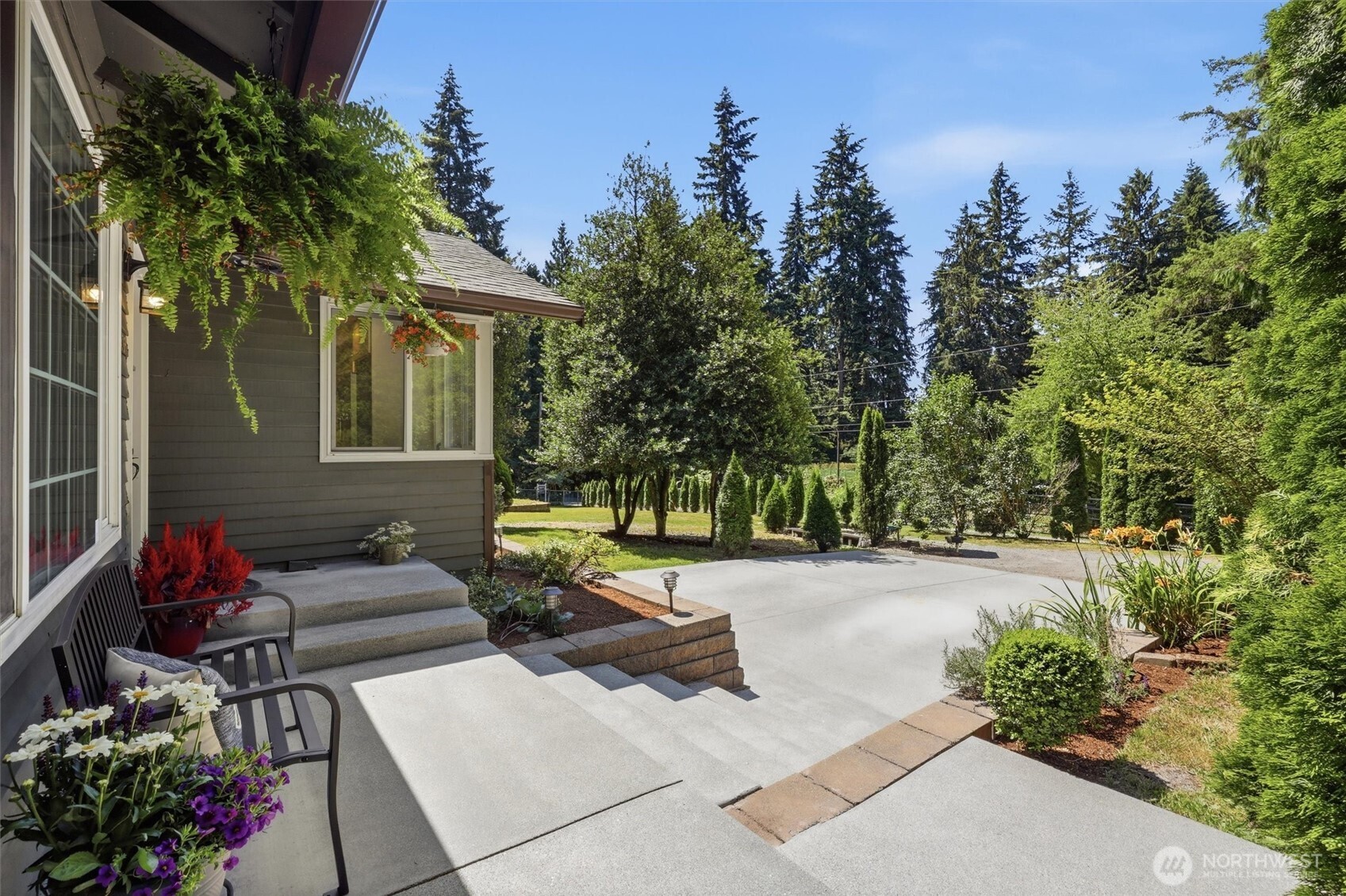 7524 Maltby Road Property Photo 4