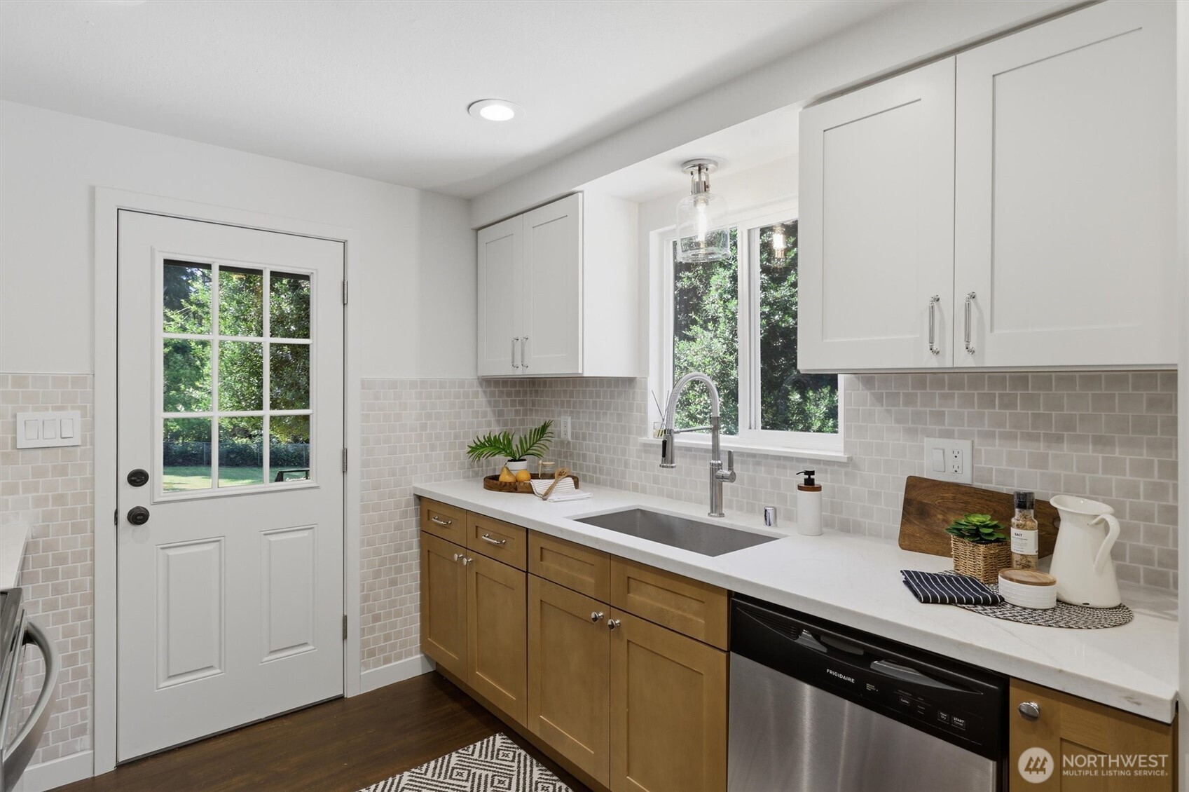 7524 Maltby Road Property Photo 10