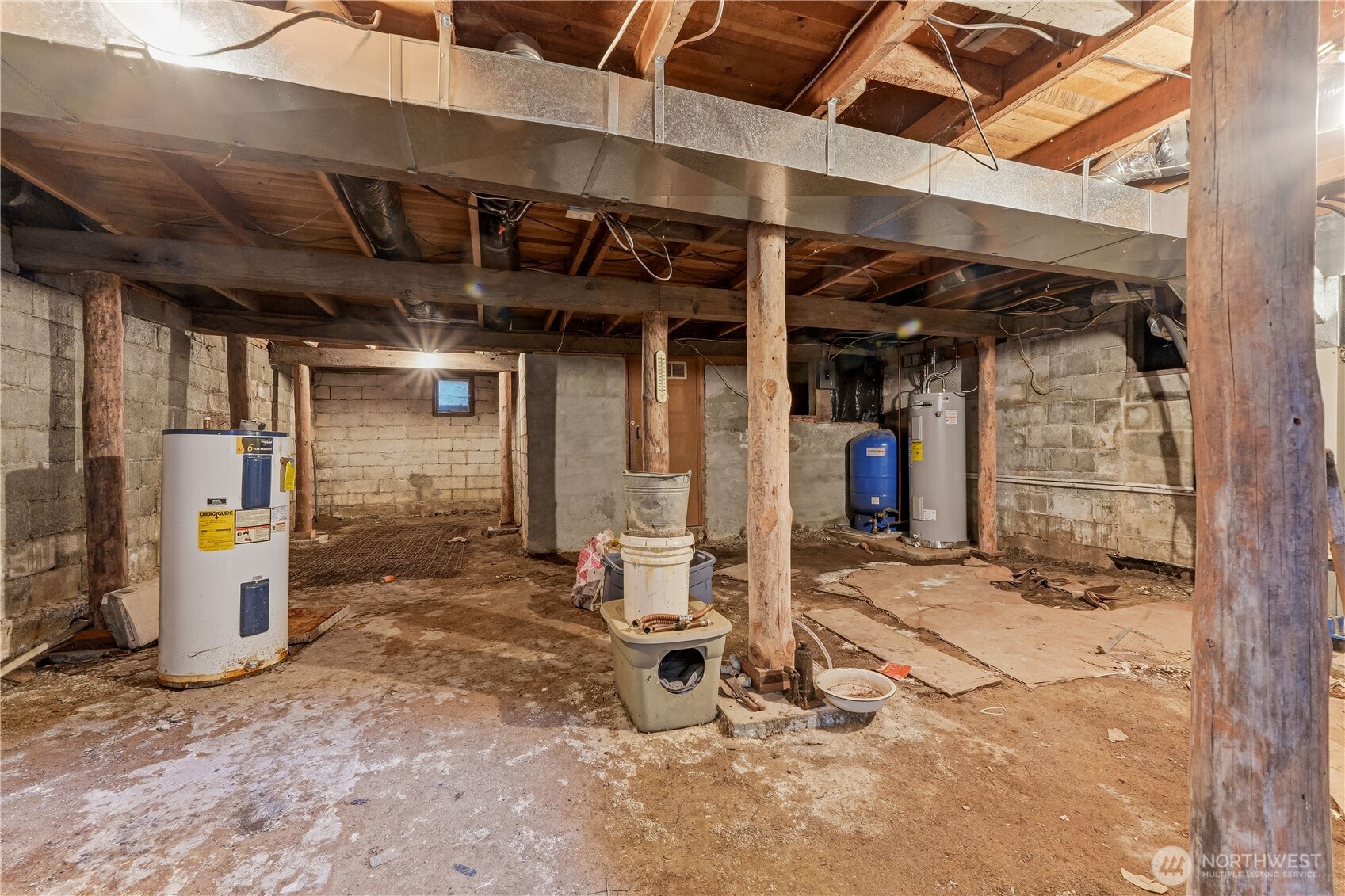 5601 Airport Road Property Photo 25