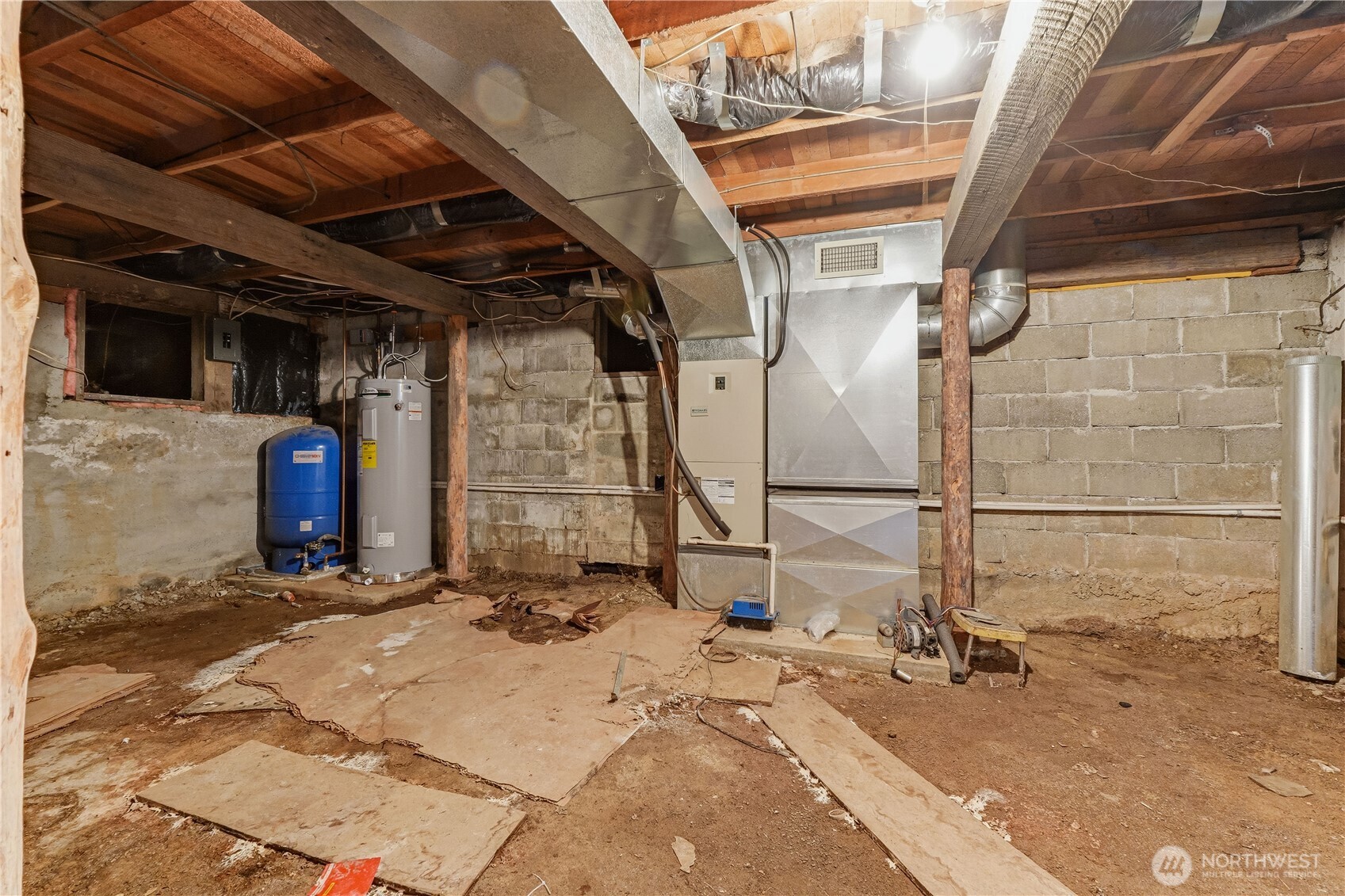 5601 Airport Road Property Photo 26