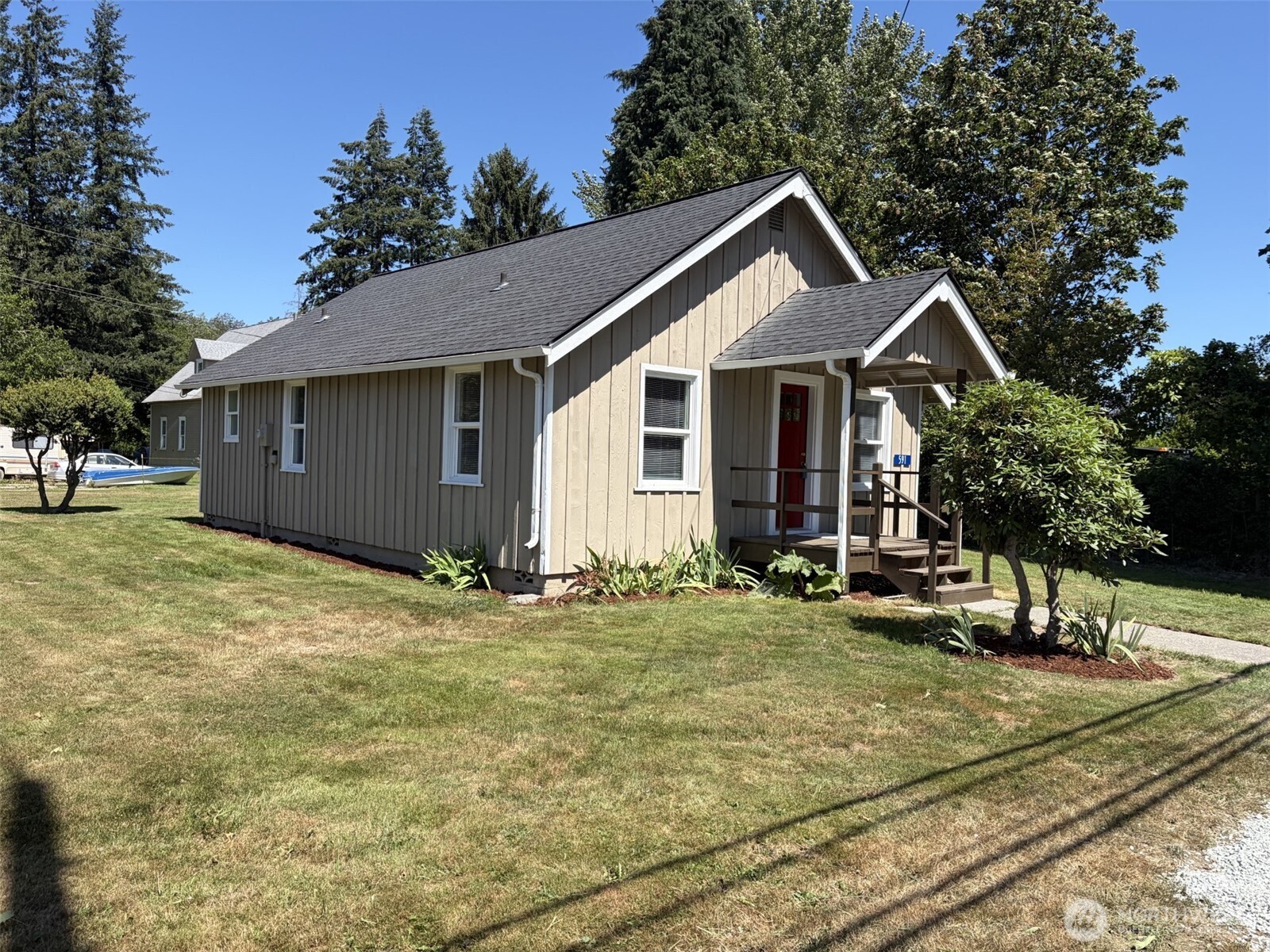 591 Maple Street Property Photo 4