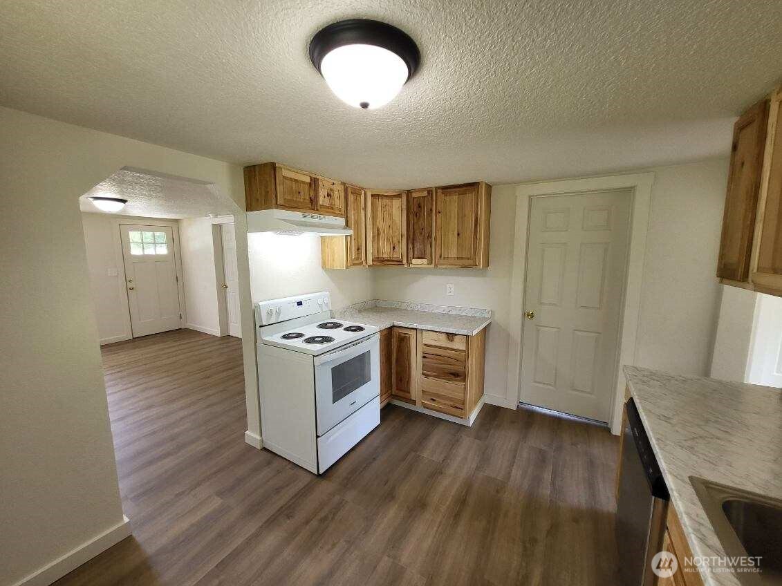 591 Maple Street Property Photo 8