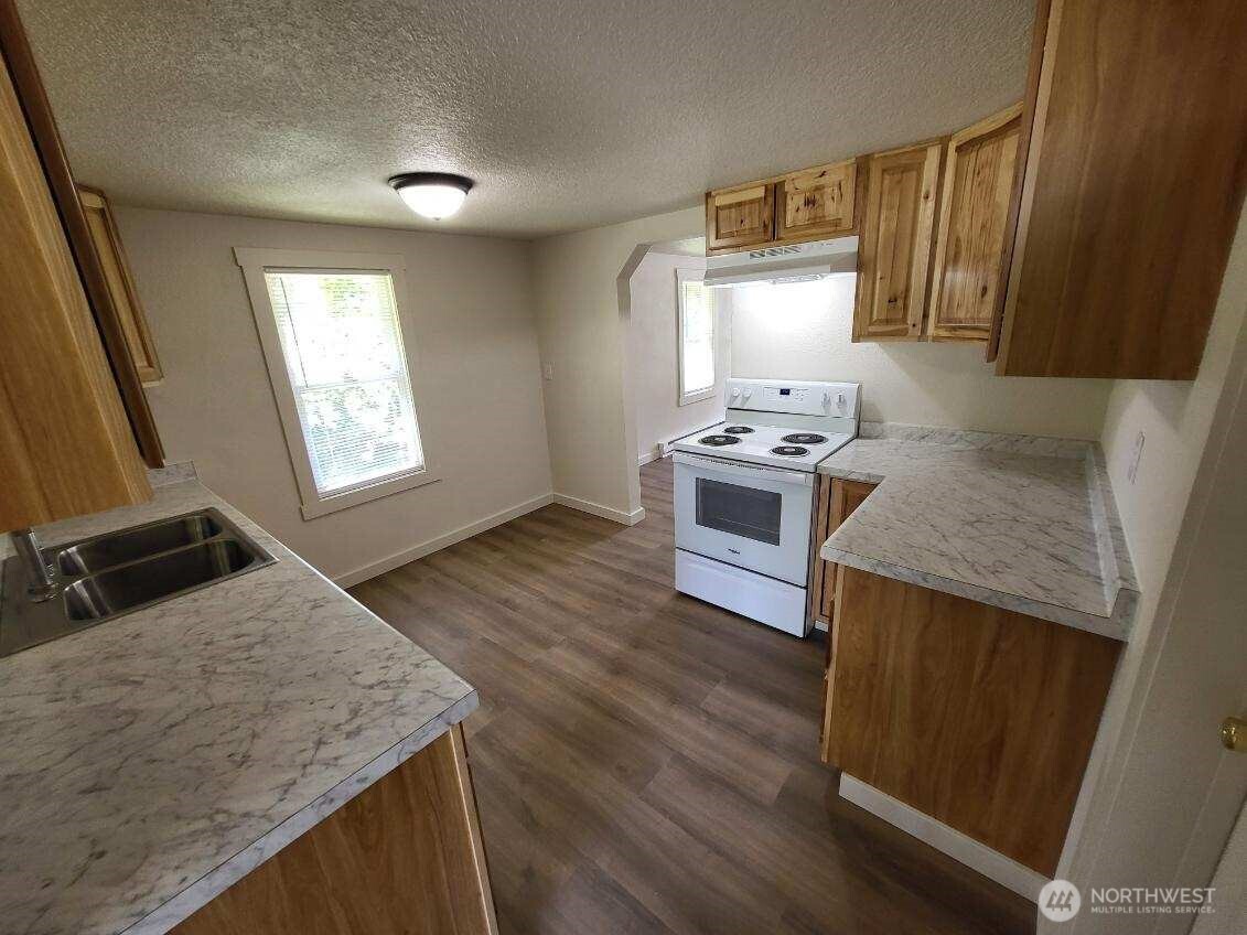 591 Maple Street Property Photo 10