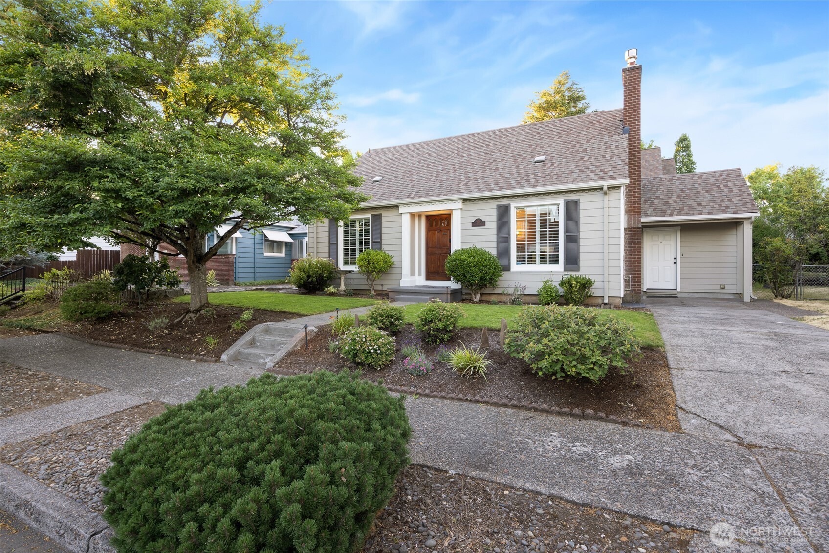 108 E 35th Street Property Photo 1