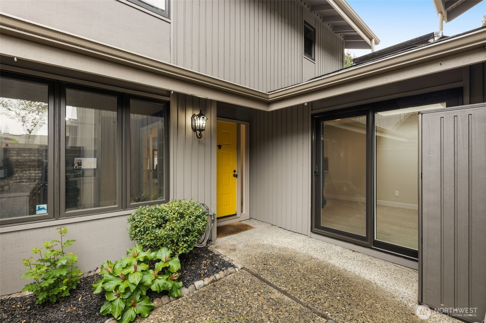 14226 Ne 2nd Place 65 Property Photo 2