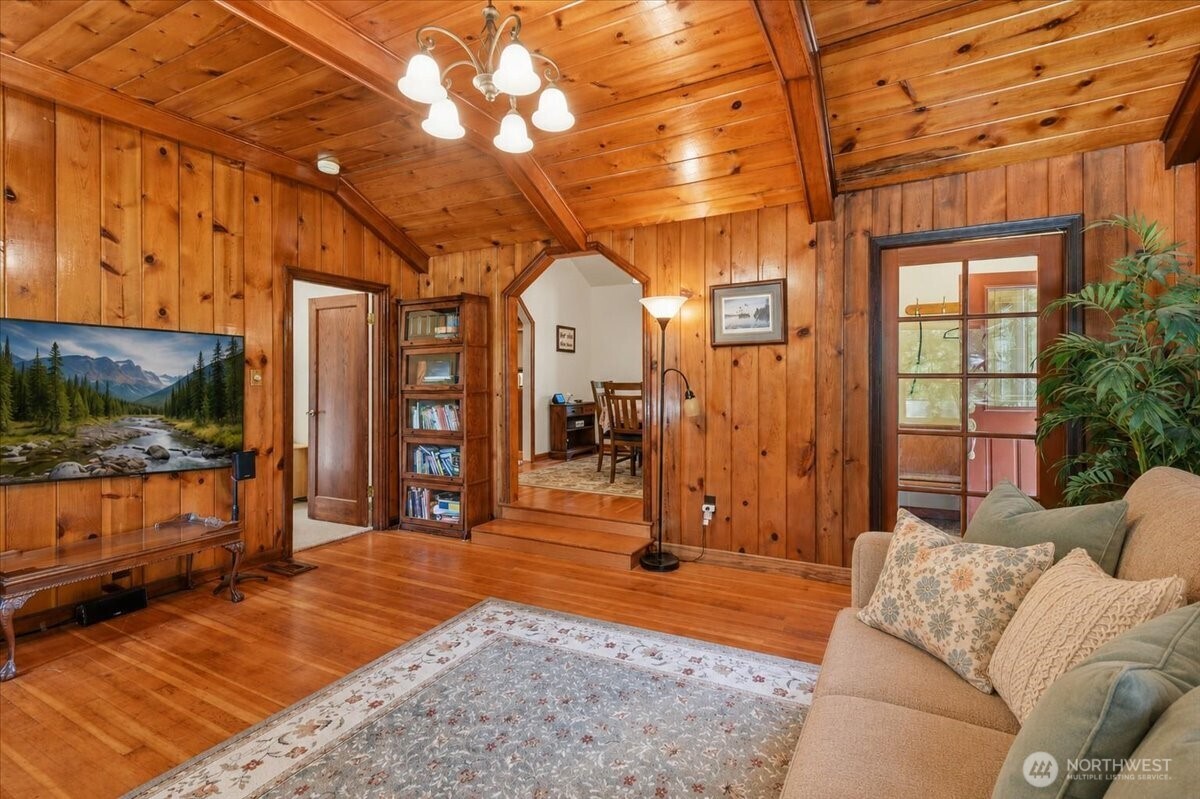 19711 104th Avenue Property Photo 5