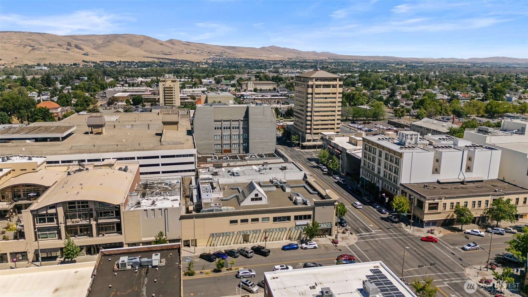301 E Yakima Avenue Property Photo 4