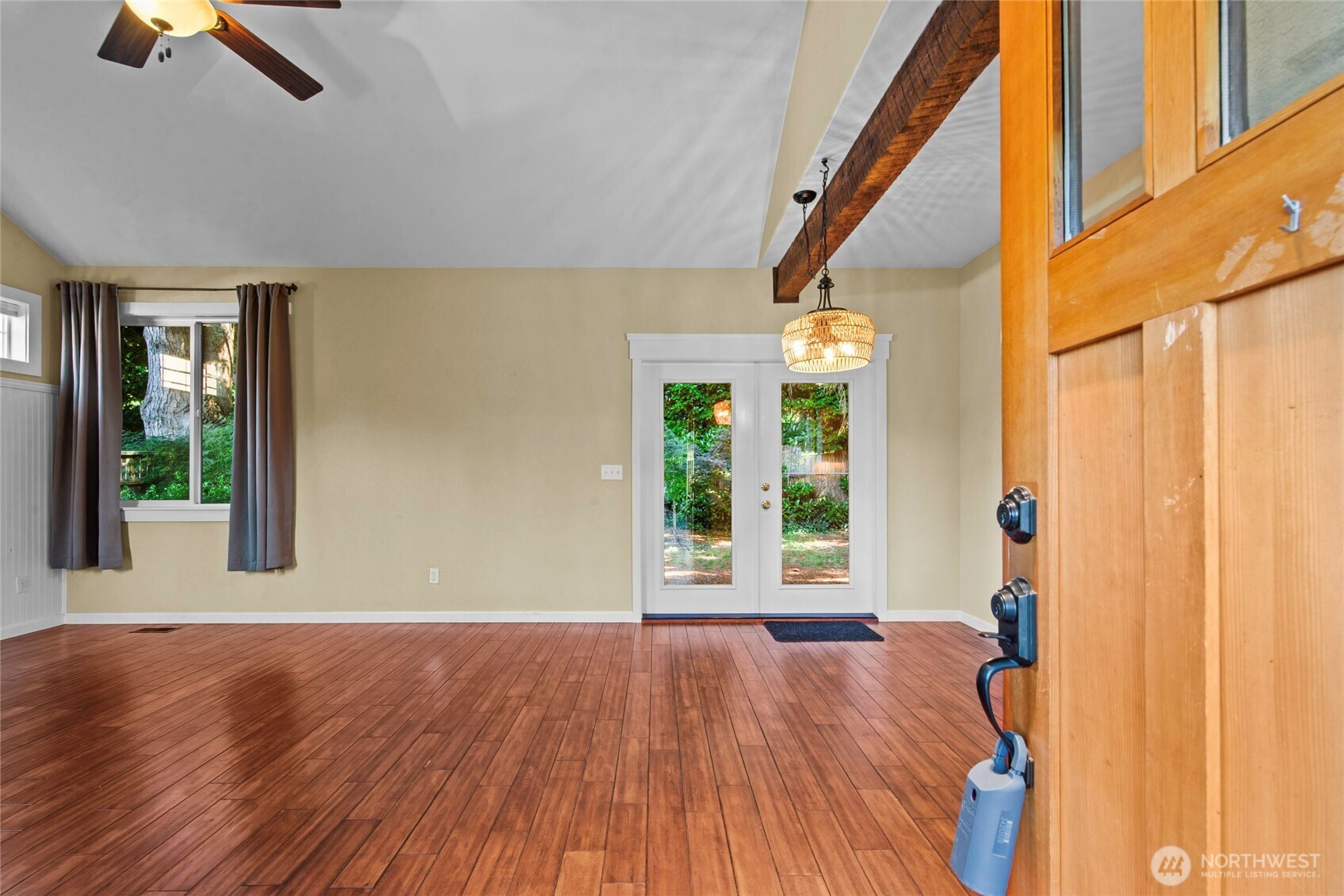 446 North Street Property Photo 4