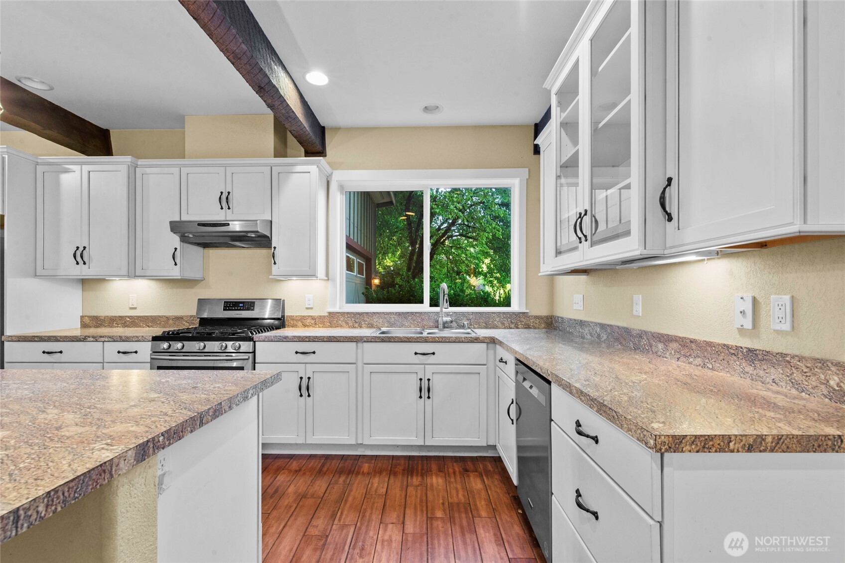 446 North Street Property Photo 10