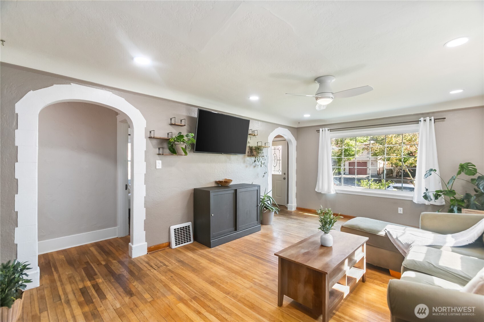 1918 Gregory Way Property Photo 5