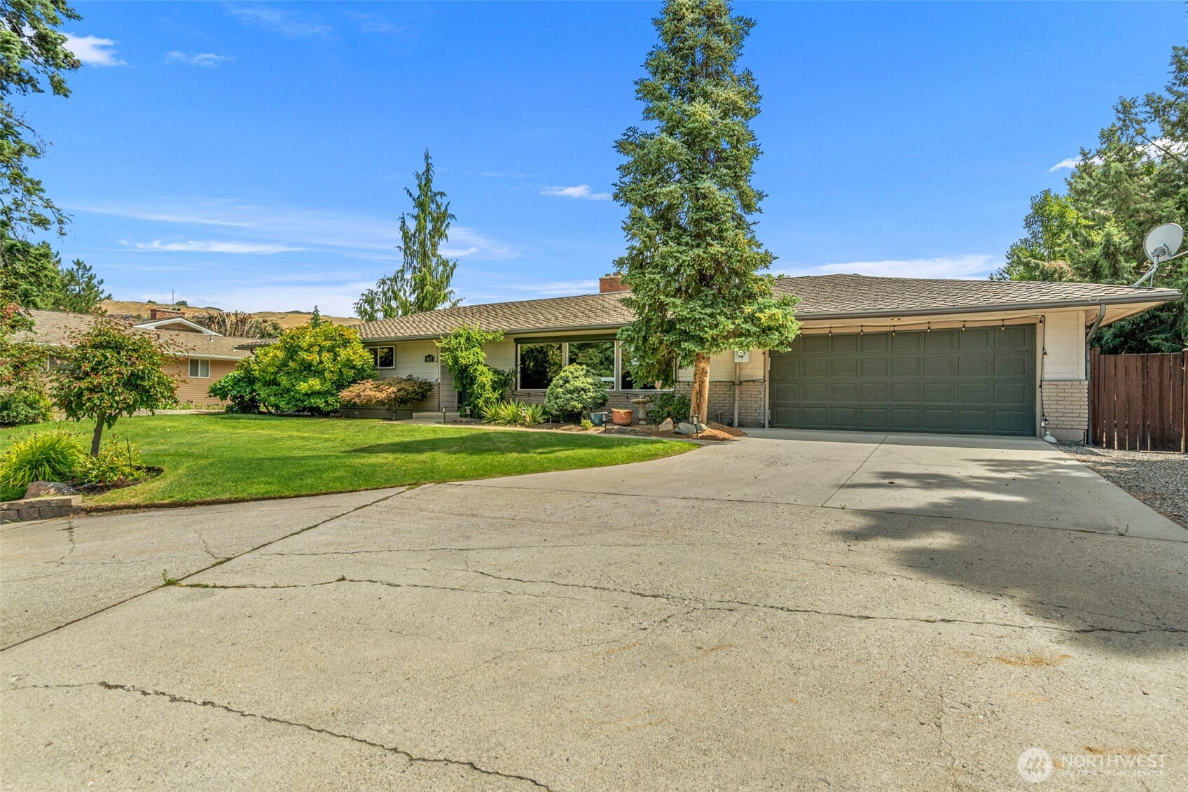 1677 Eastmont Avenue Property Photo 33