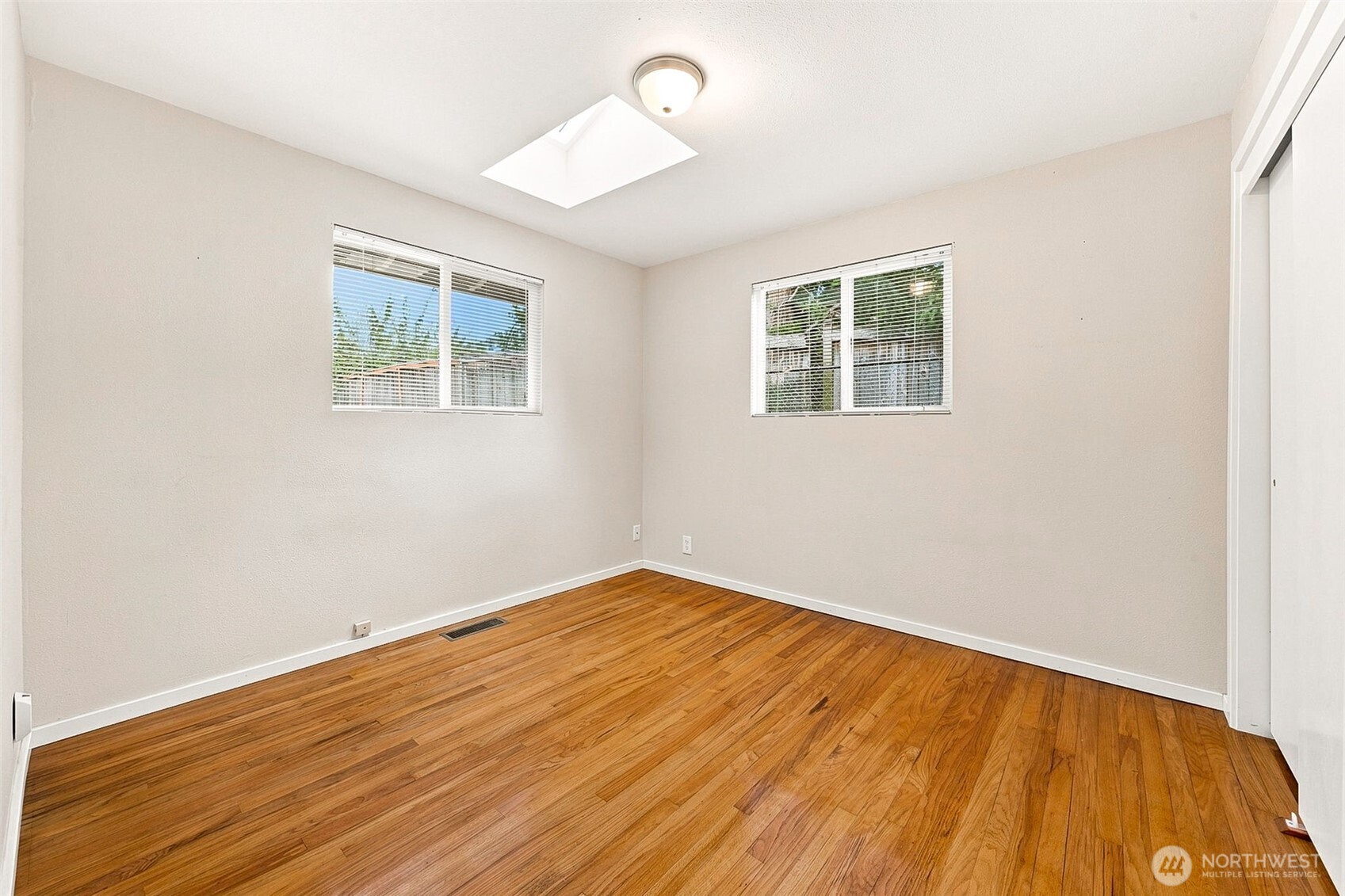 612 S 195th Street Property Photo 13