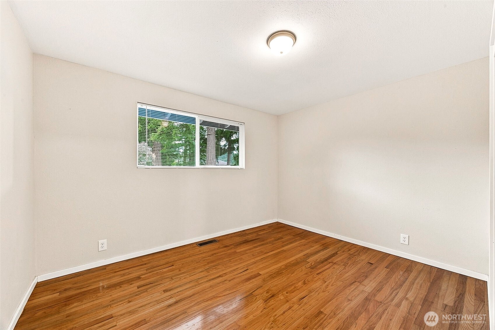 612 S 195th Street Property Photo 15