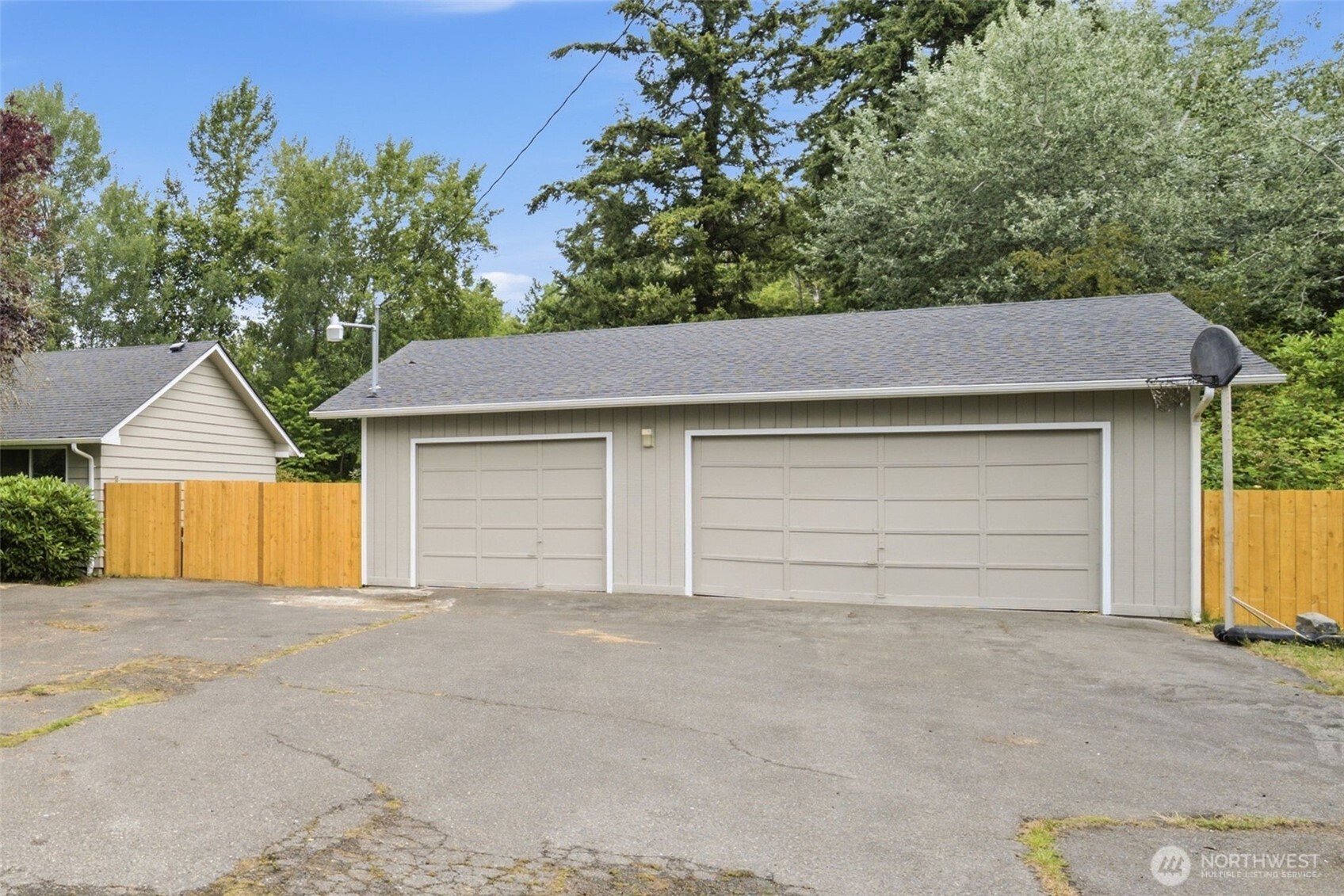 3209 128th St Property Photo 2
