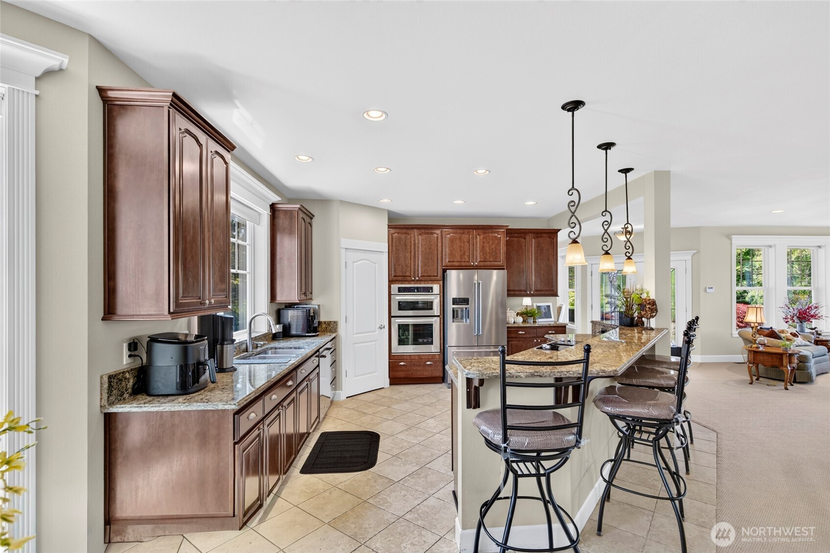 22225 Pacific Way Property Photo 10