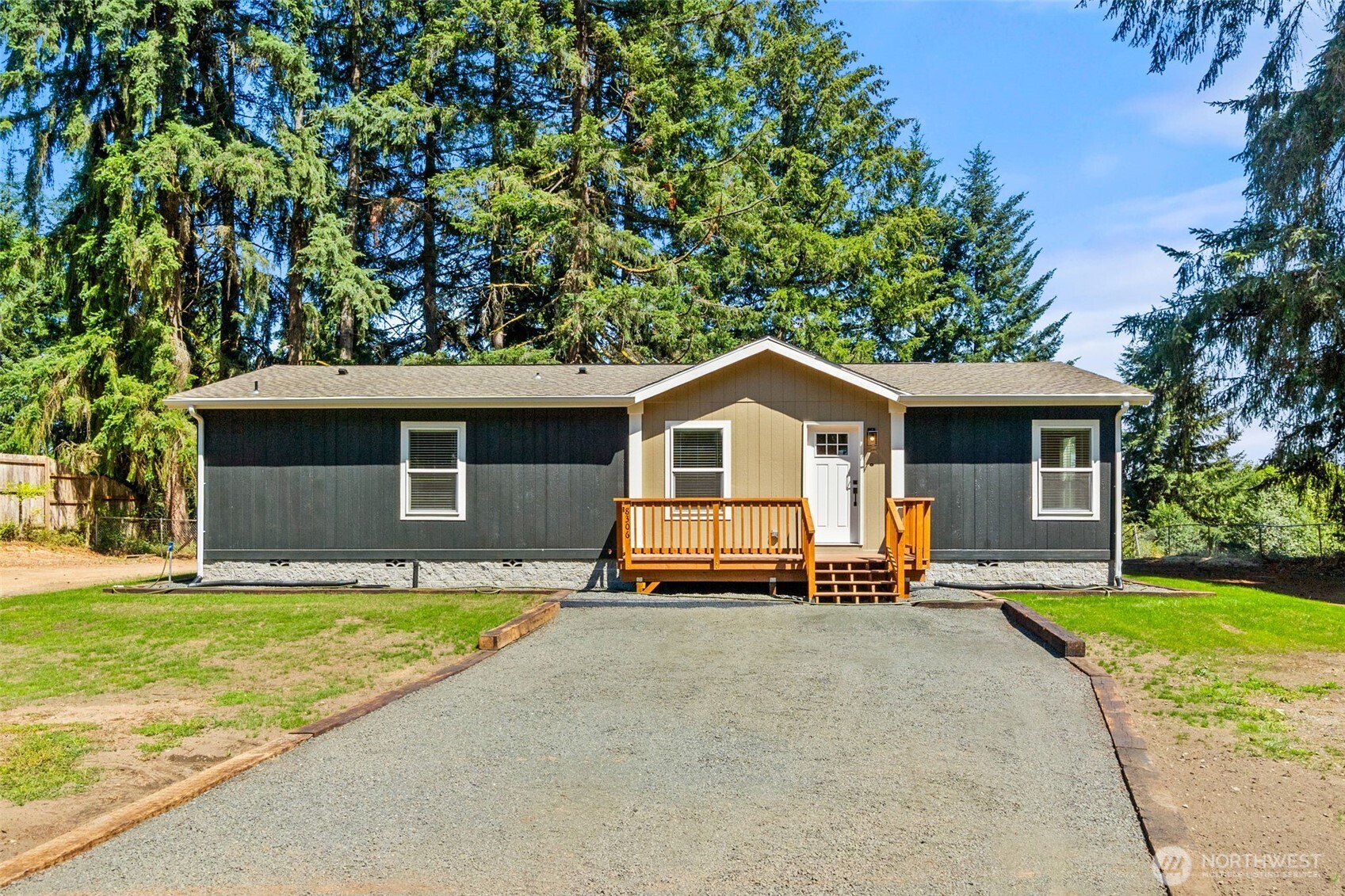 8306 SE Dawn Hill Drive Property Photo 1