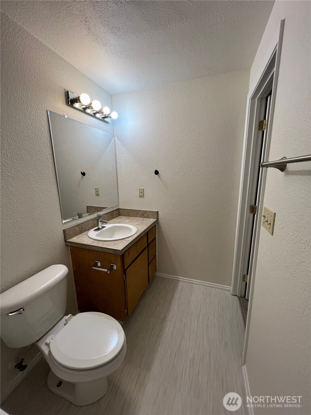 12429 1st Avenue 2 Property Photo 10