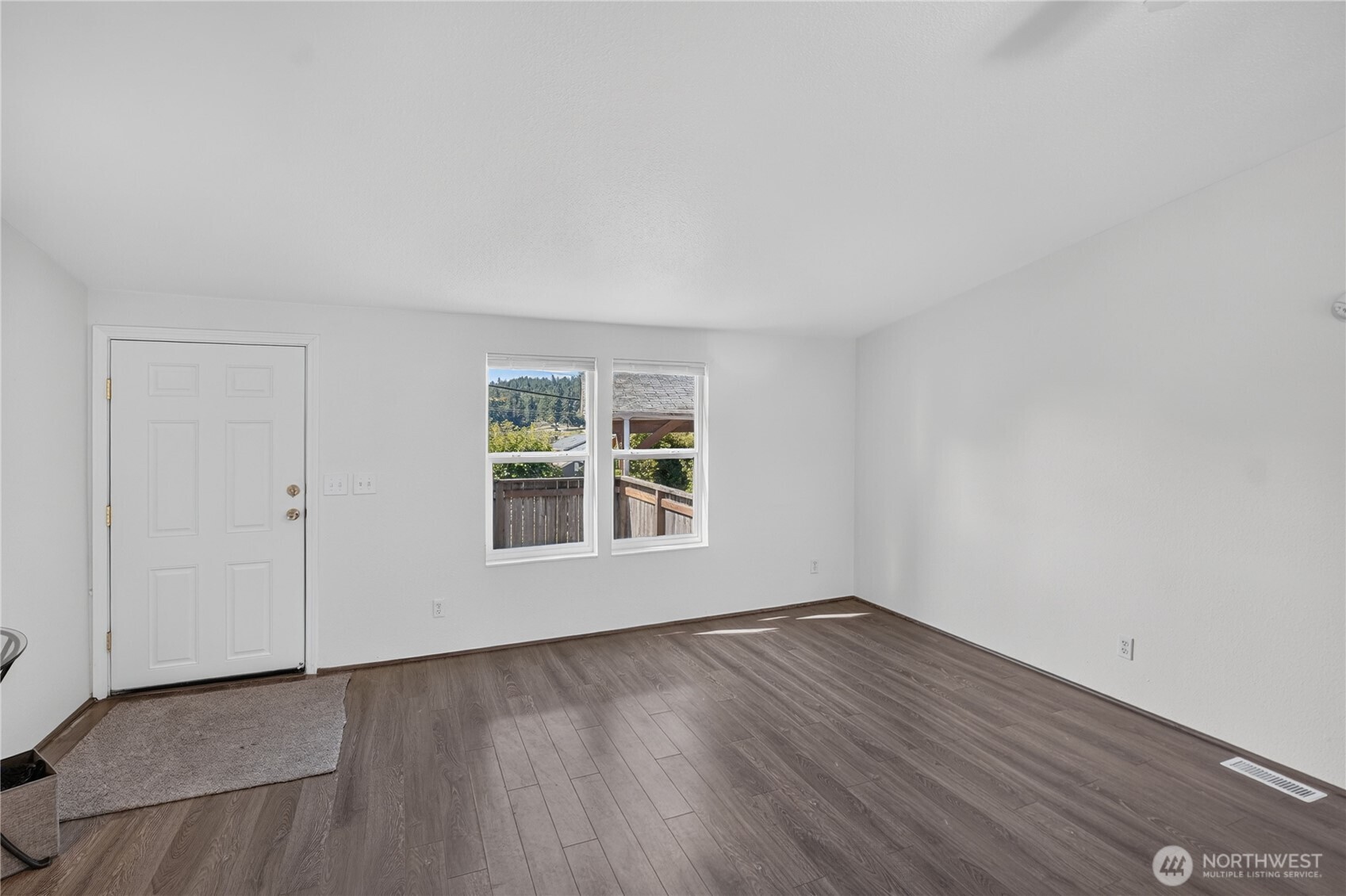 1450 Northlake Way Property Photo 6