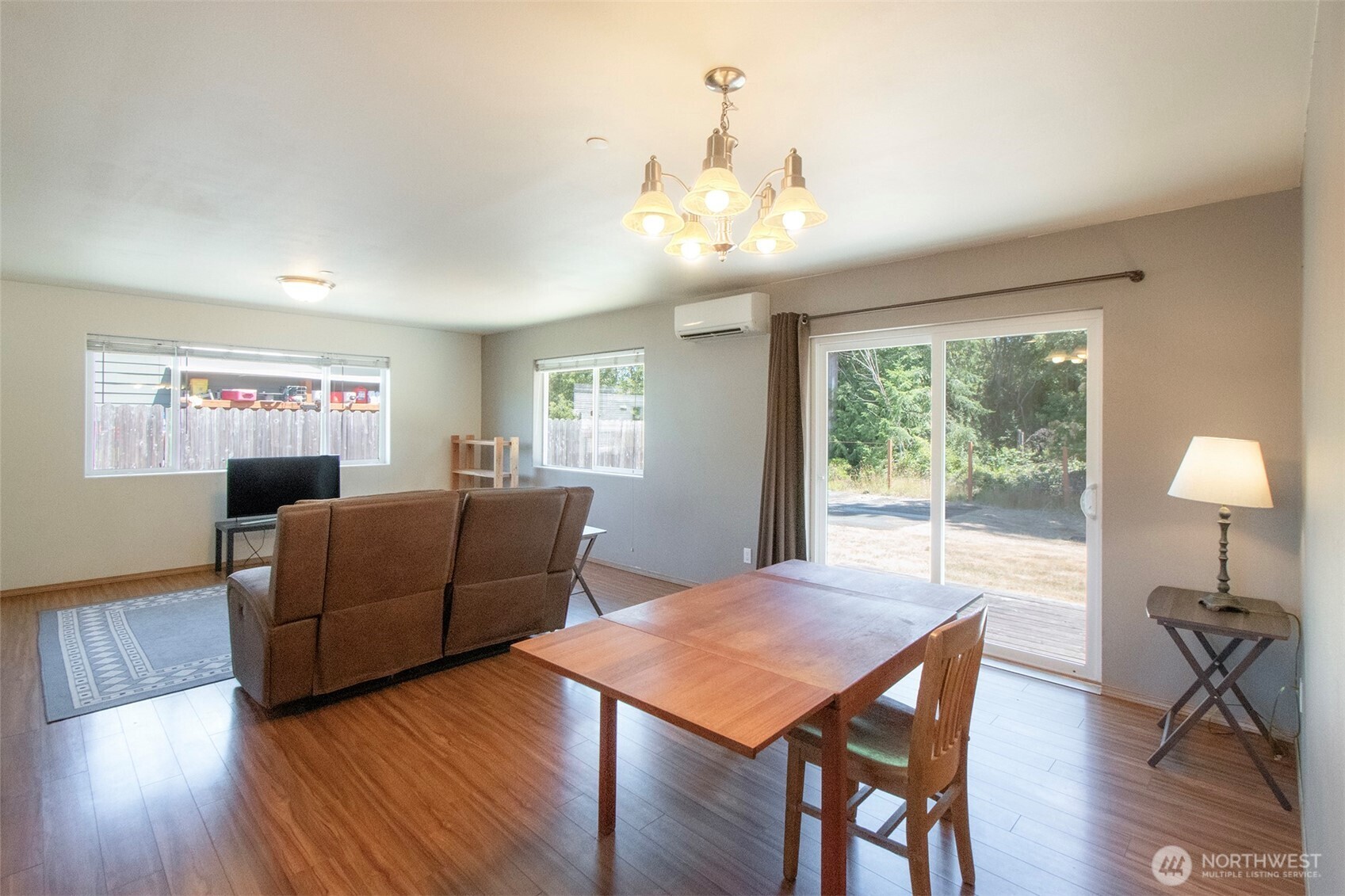 1427 W Pendley Court Property Photo 3