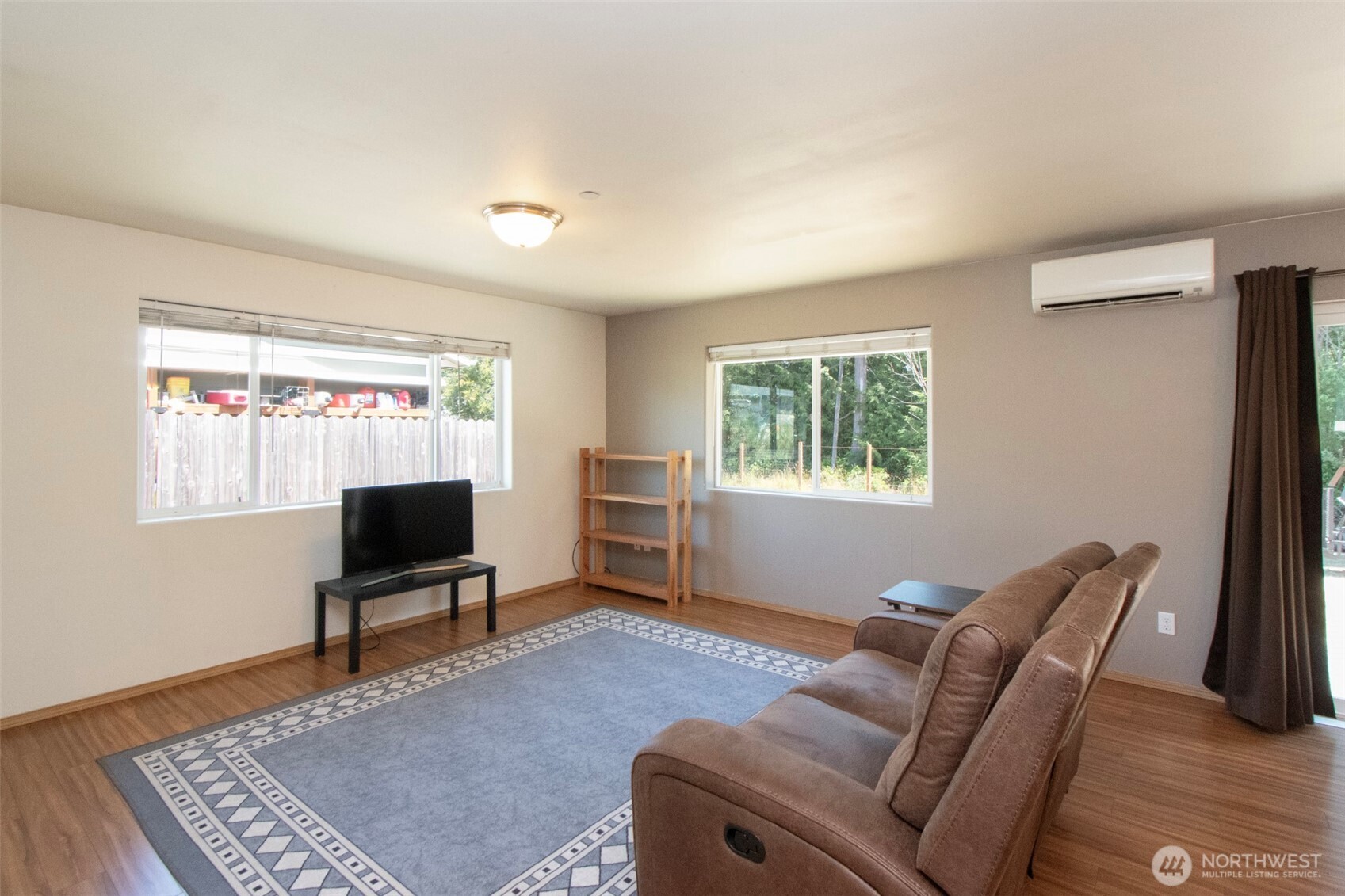 1427 W Pendley Court Property Photo 4