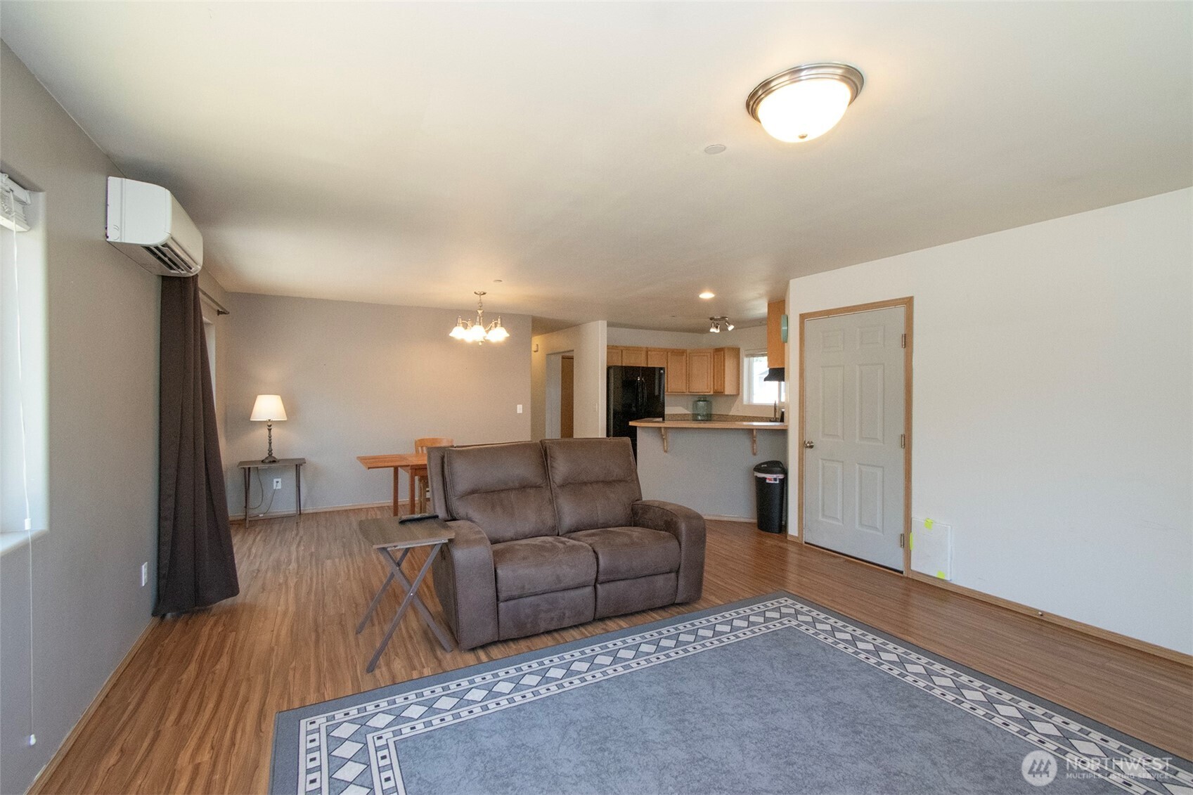 1427 W Pendley Court Property Photo 7