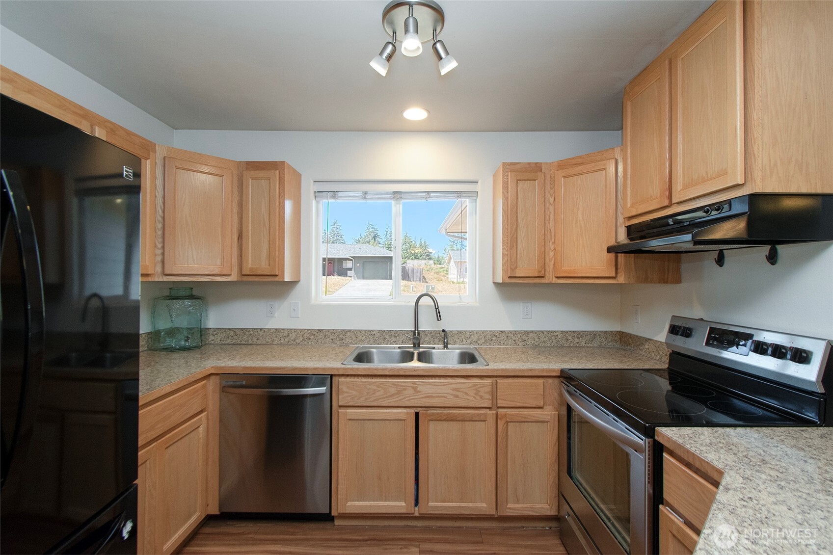 1427 W Pendley Court Property Photo 13