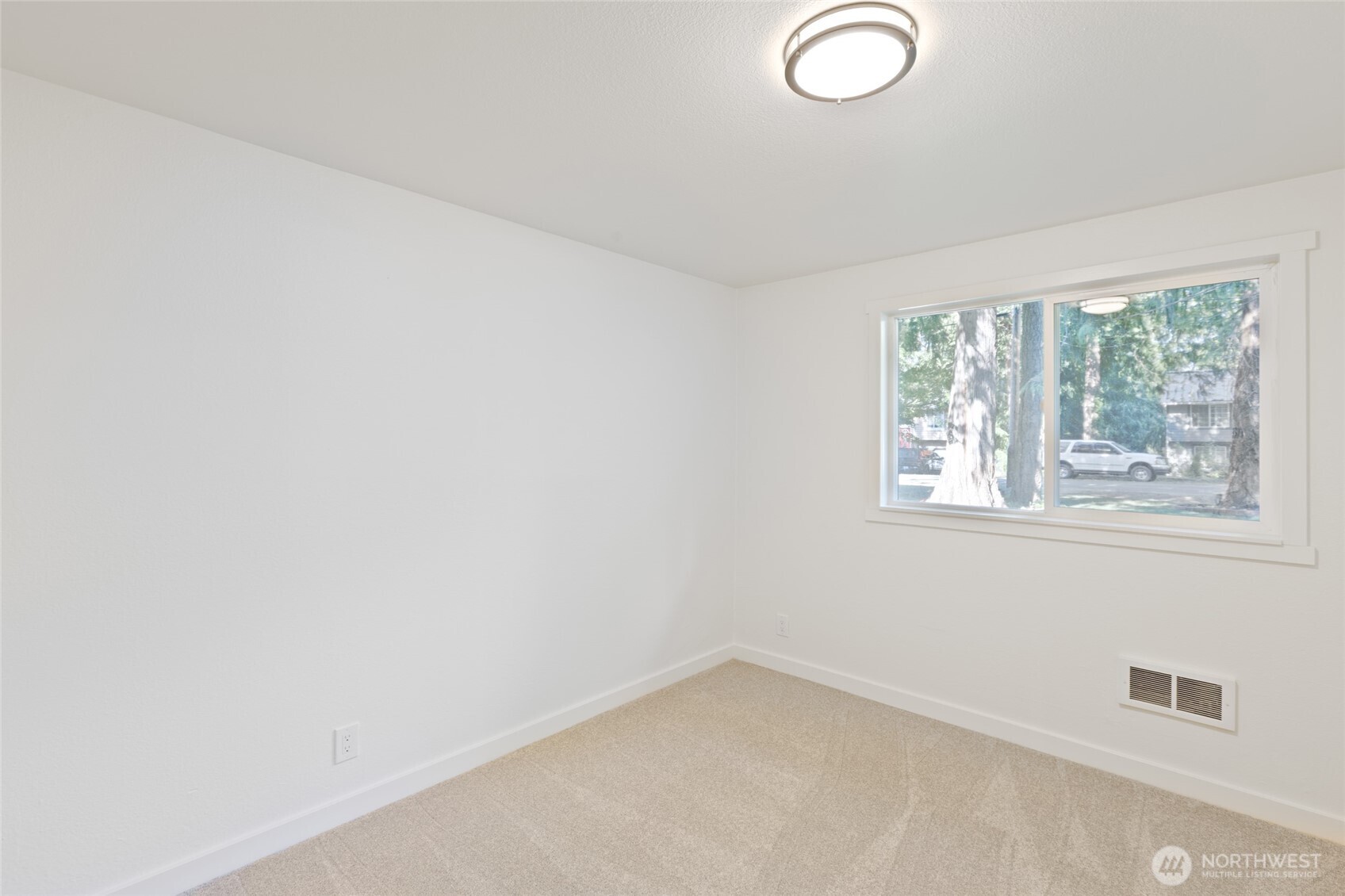 8060 Ne Seawind Ave Property Photo 20
