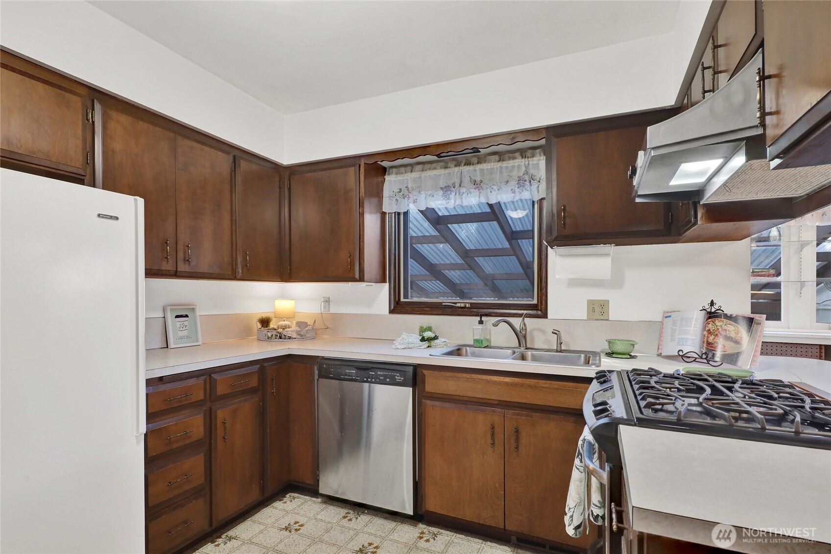 502 E Grover Street Property Photo 22