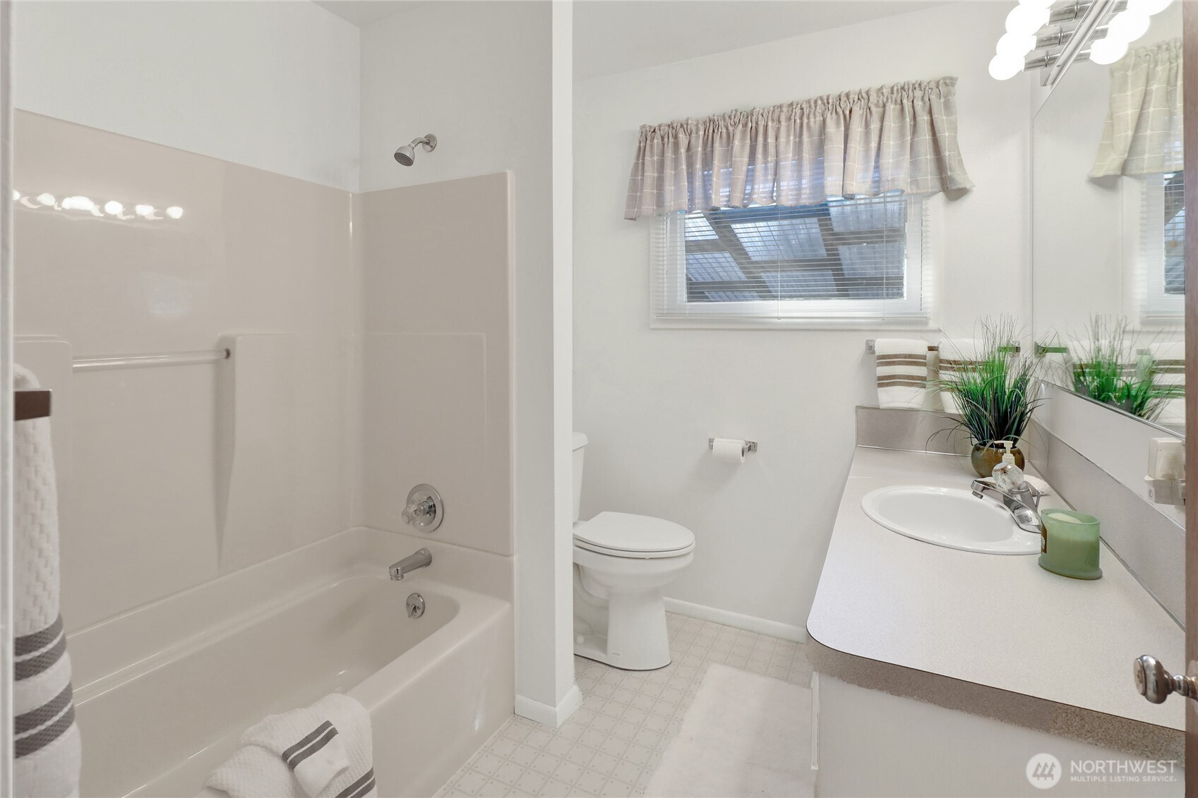 502 E Grover Street Property Photo 27