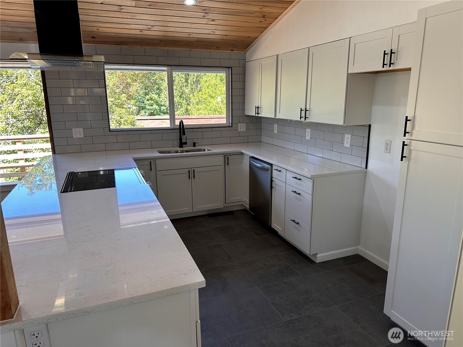 3219 Halverson Avenue Property Photo 5