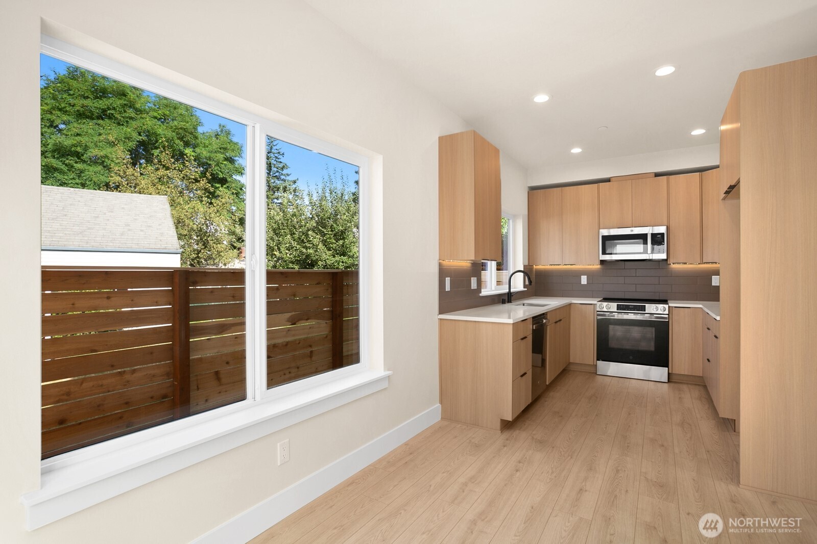 508 Sw 137th Street B Property Photo 4