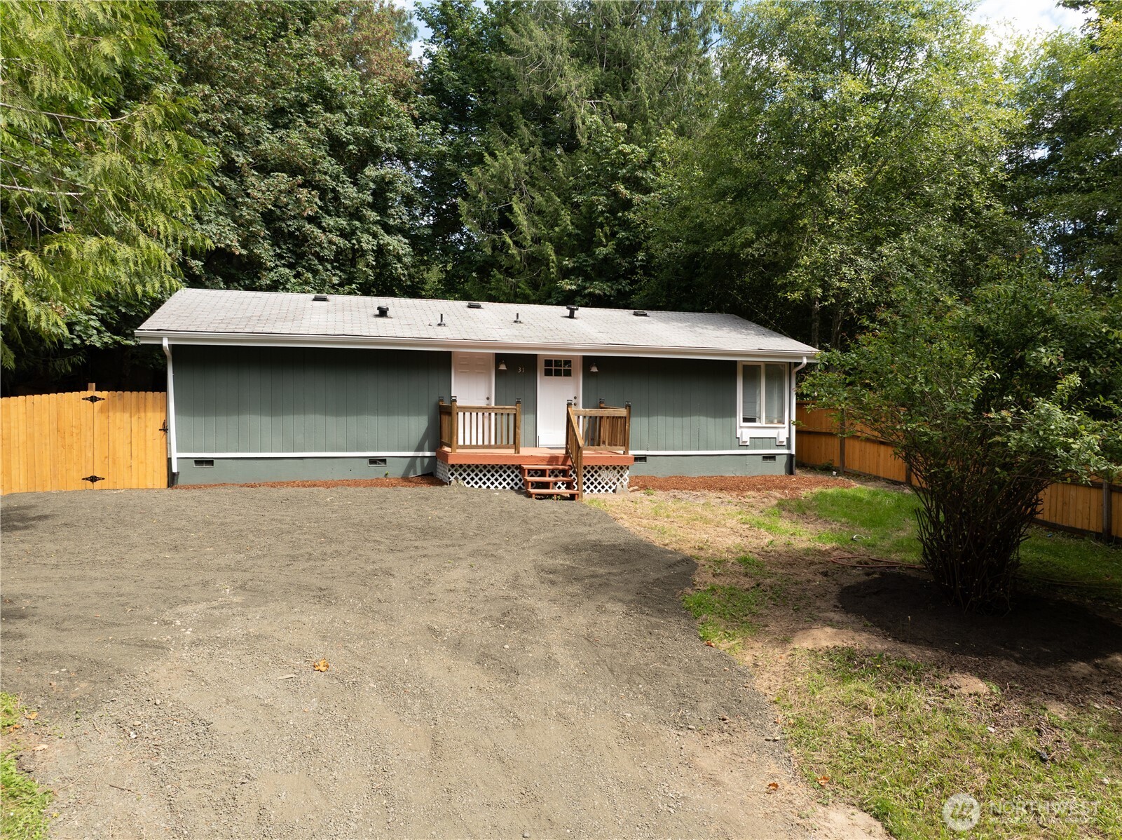 31 E Earll Drive Property Photo 1