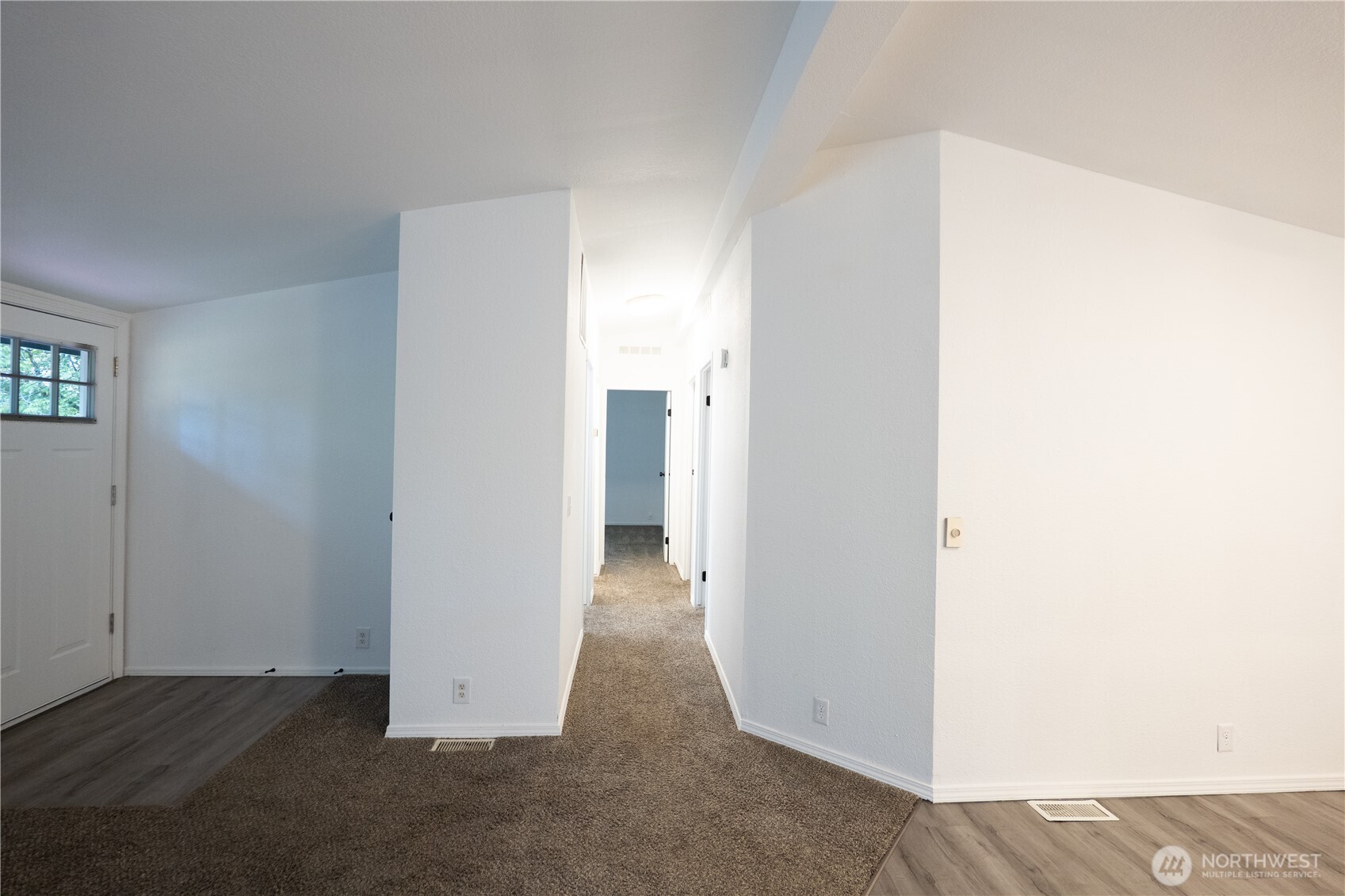 31 E Earll Drive Property Photo 3