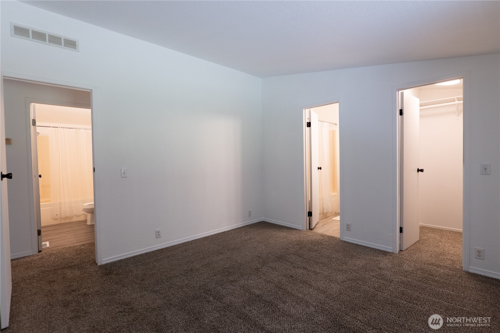 31 E Earll Drive Property Photo 6