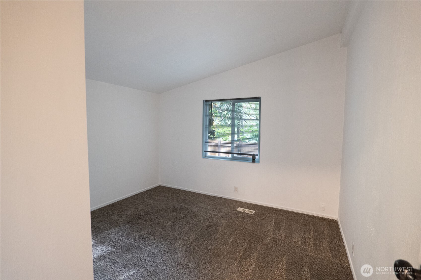 31 E Earll Drive Property Photo 8