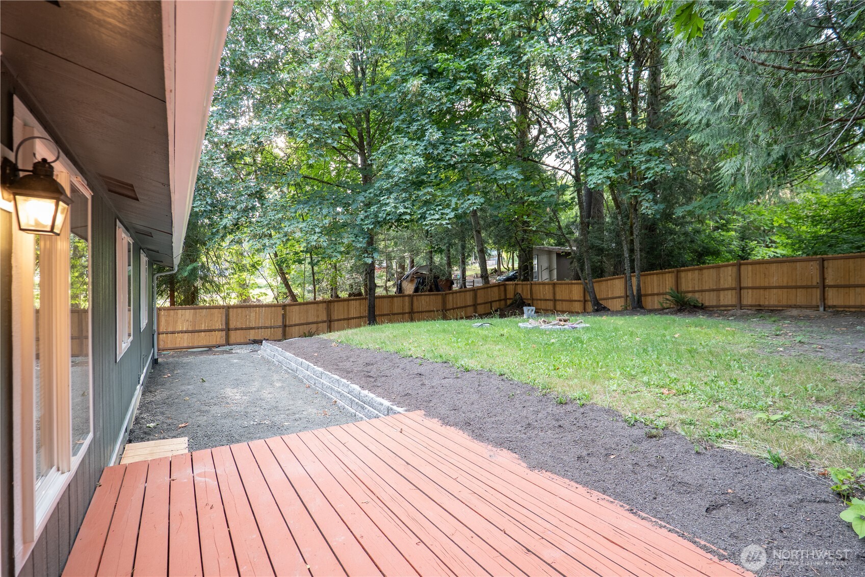 31 E Earll Drive Property Photo 12