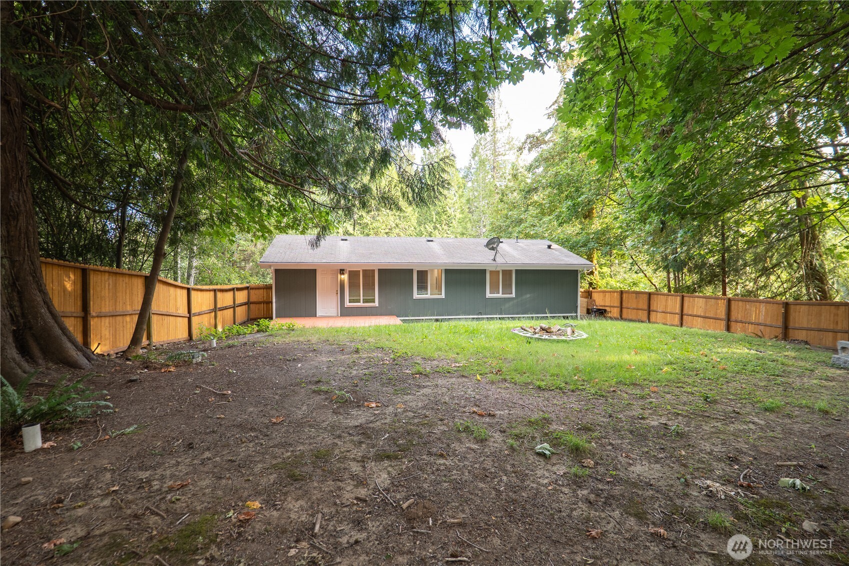 31 E Earll Drive Property Photo 13