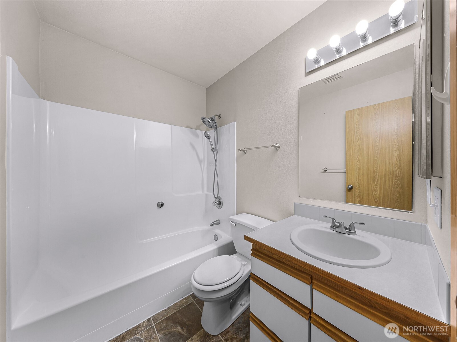 16619 41st Drive B Property Photo 17