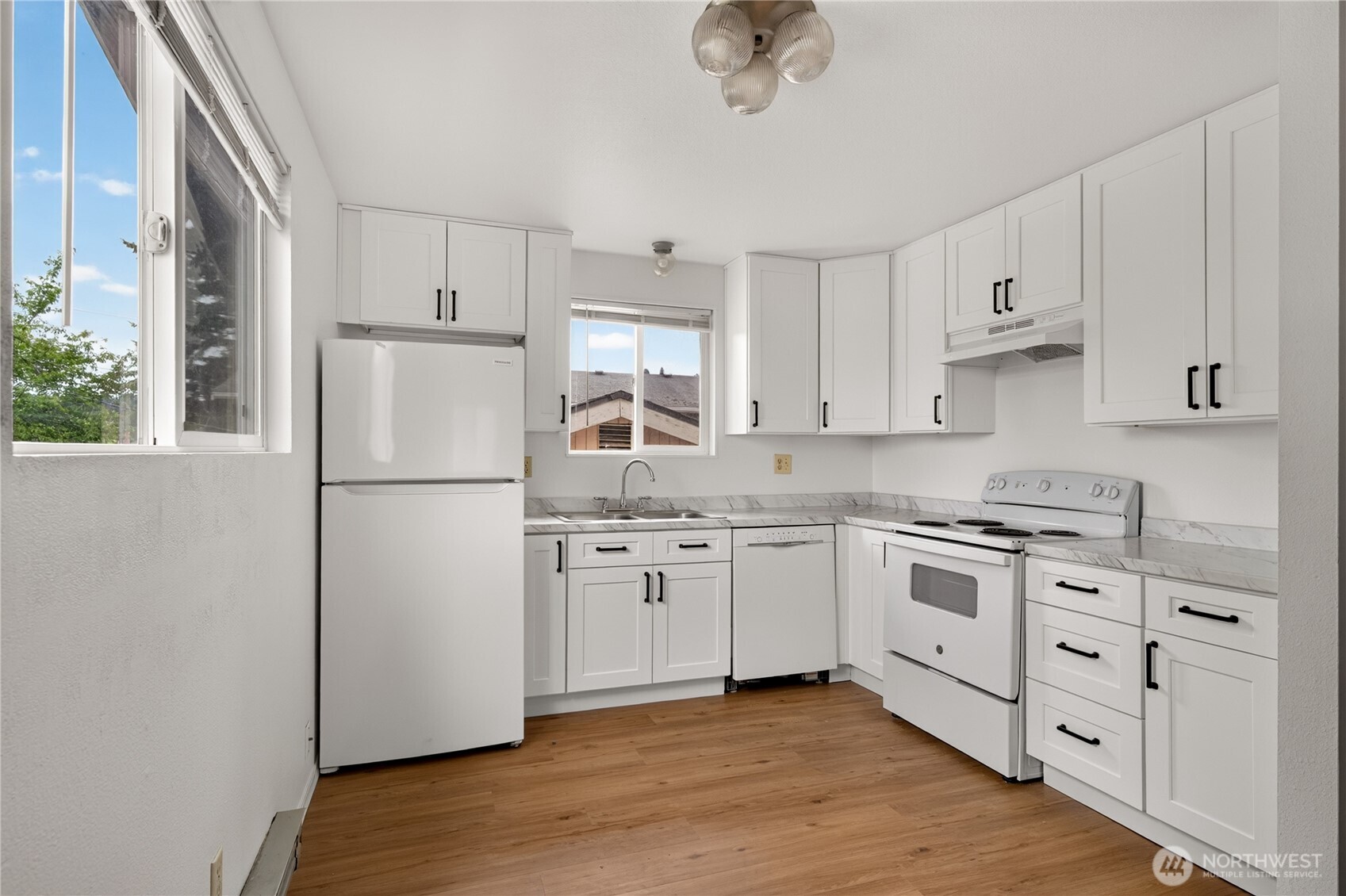 475 S Houser Way S A & B Property Photo 8