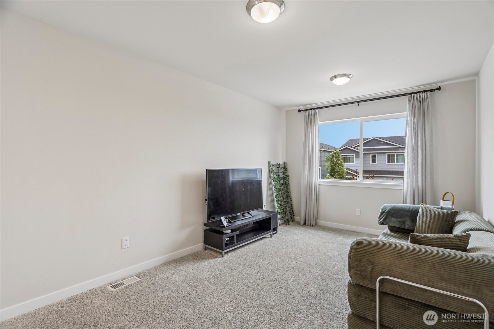 8543 52nd Place Property Photo 14