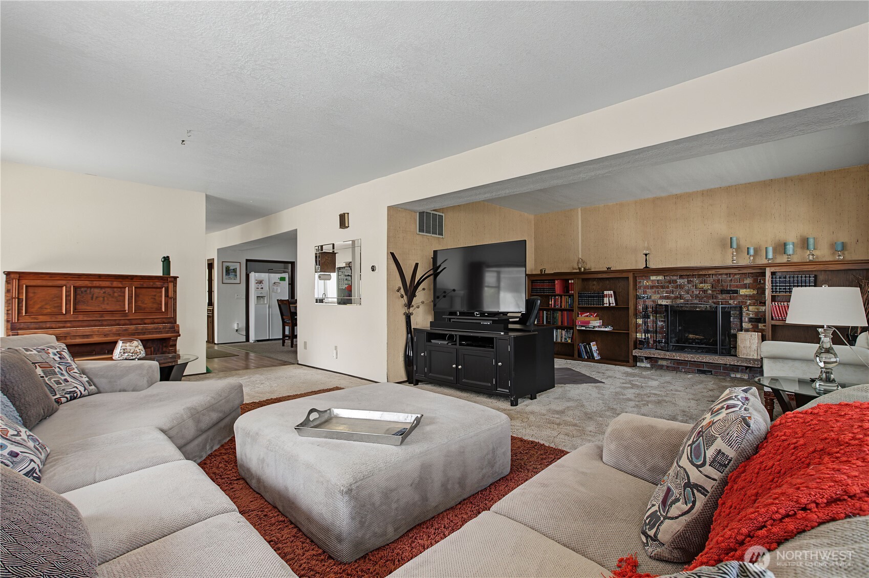 2019 Capitol Way Property Photo 8