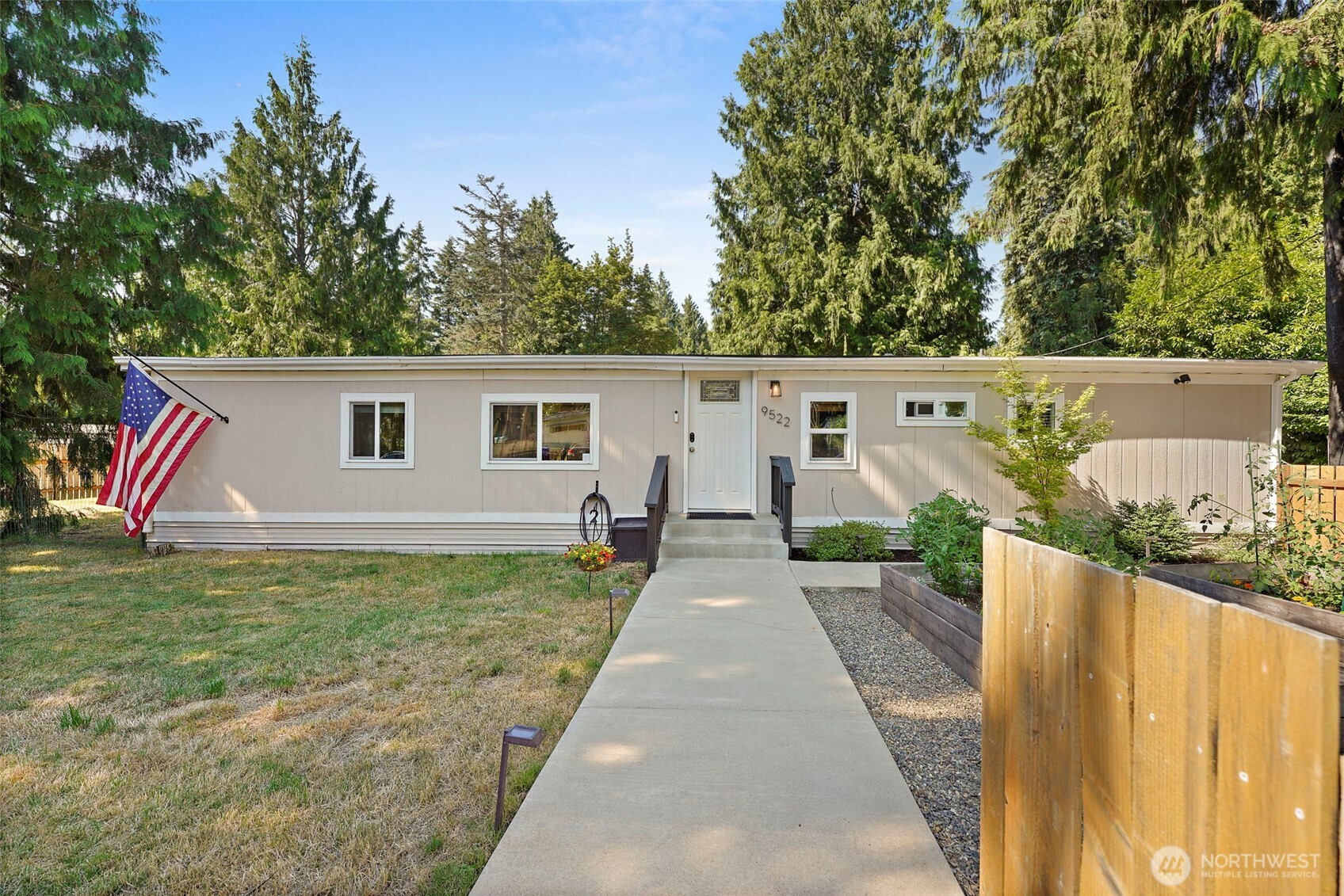 9522 203rd Avenue Property Photo 4