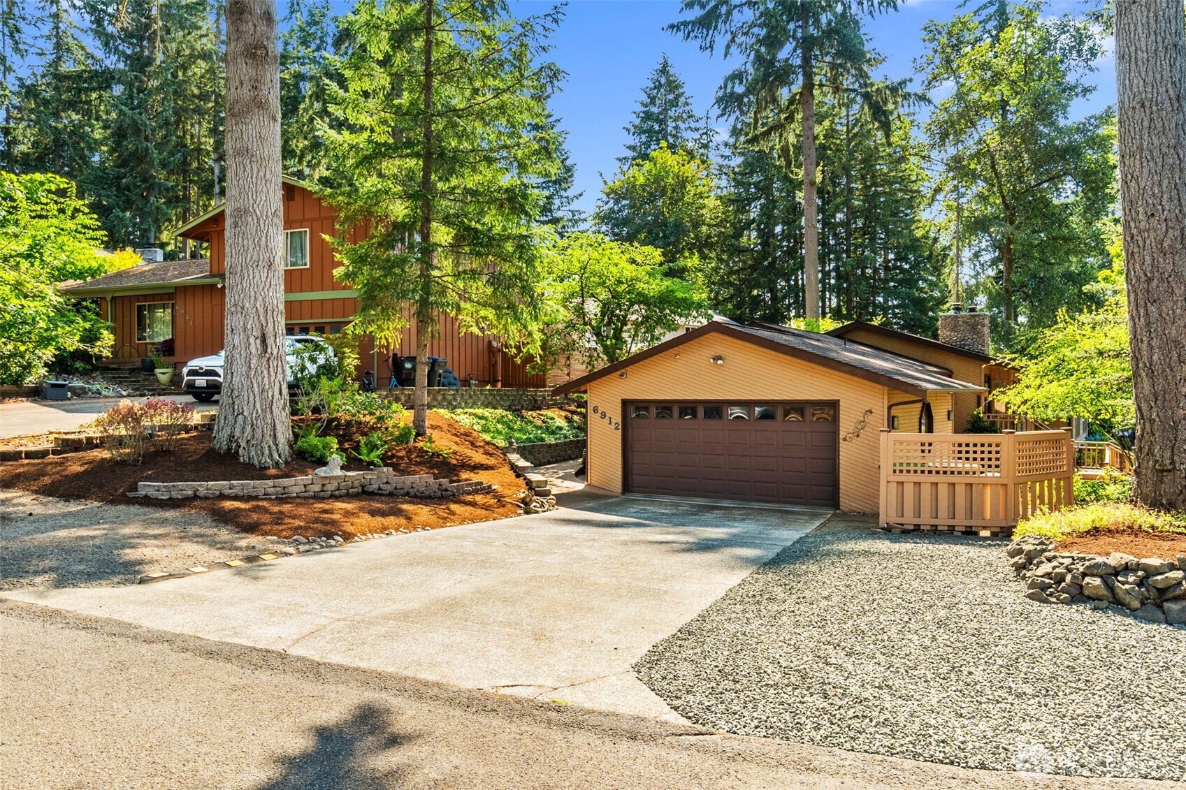 6912 43rd Loop Property Photo 3