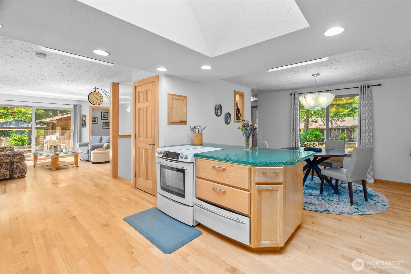 6912 43rd Loop Property Photo 13