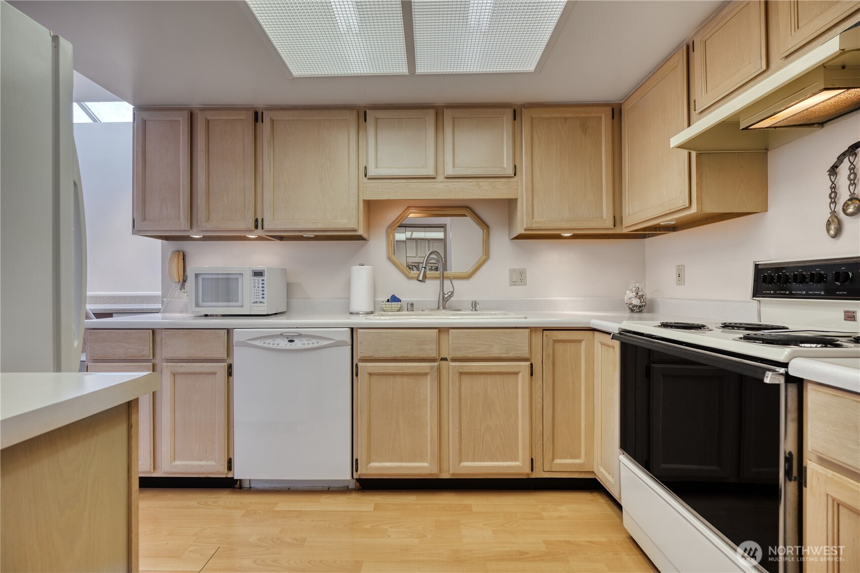1728 Edwards Drive 15 Property Photo 4
