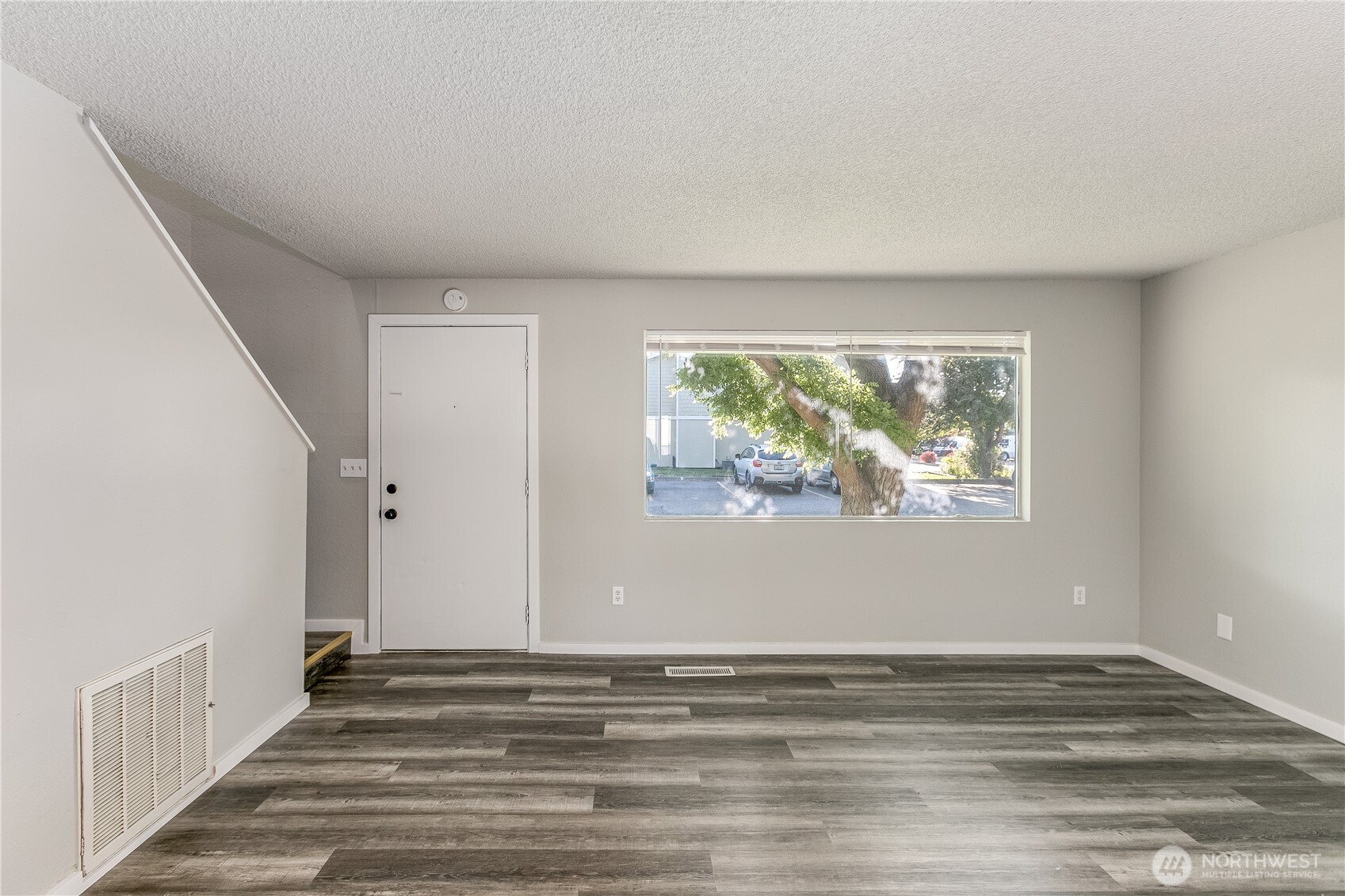 6721 W Kennewick Ave Property Photo 4