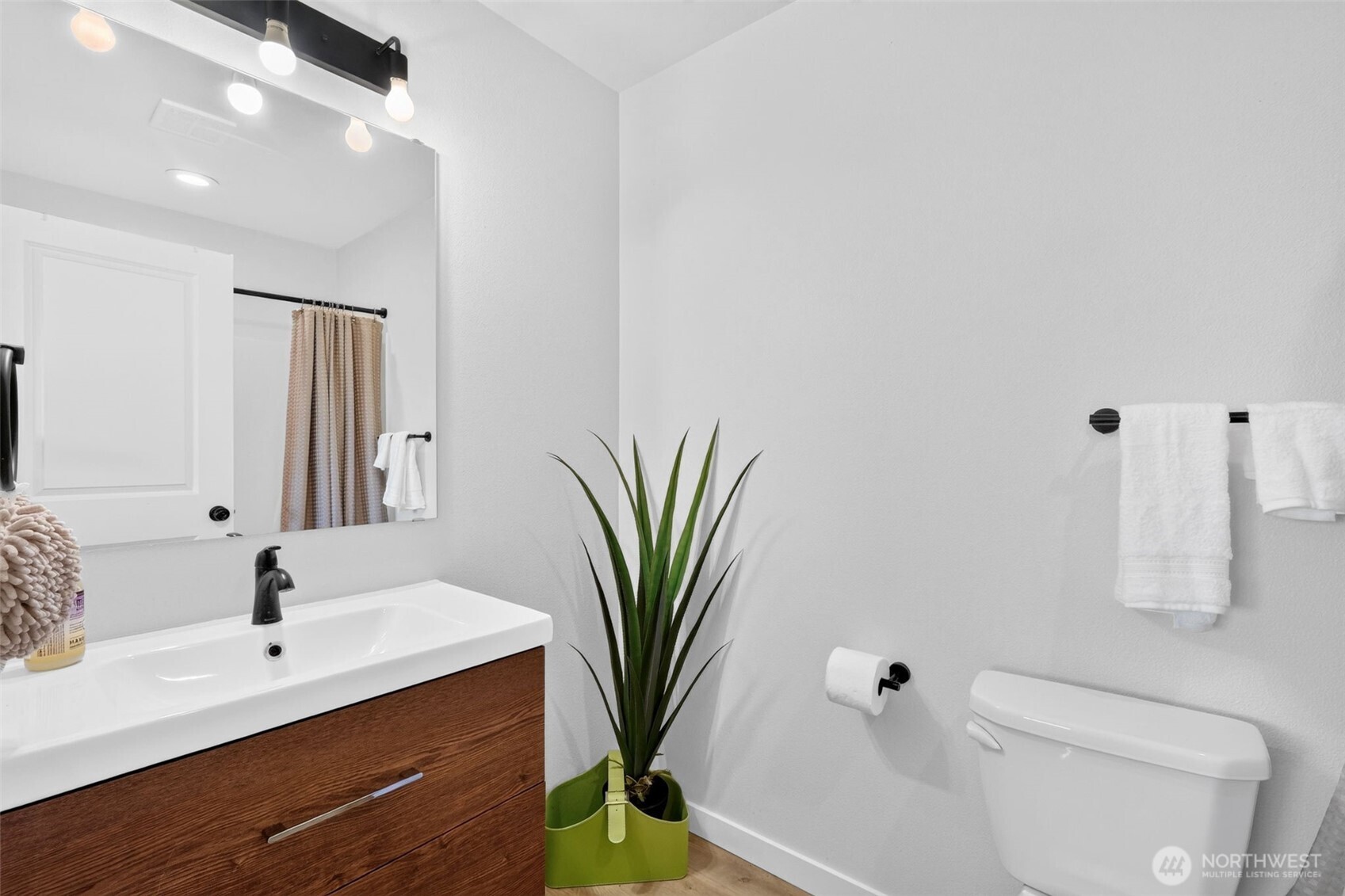 1016 Peach Street Property Photo 14